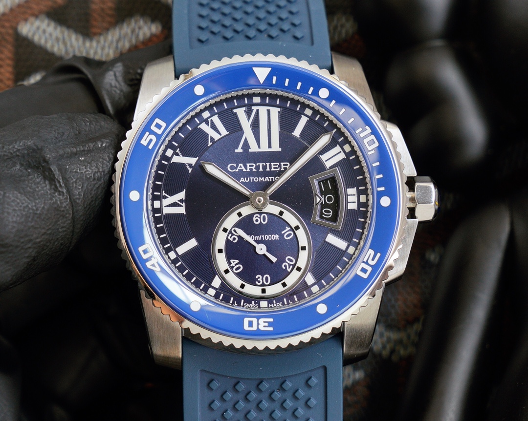 Cartier Calibre de Cartier Diver Collection, 316L stainless steel case, ceramic bezel with luminescent markers, sapphire crystal with blue anti-reflective coating, 42x11mm dimensions. Powered by the Calibre 1904-PS automatic mechanical movement. This dive