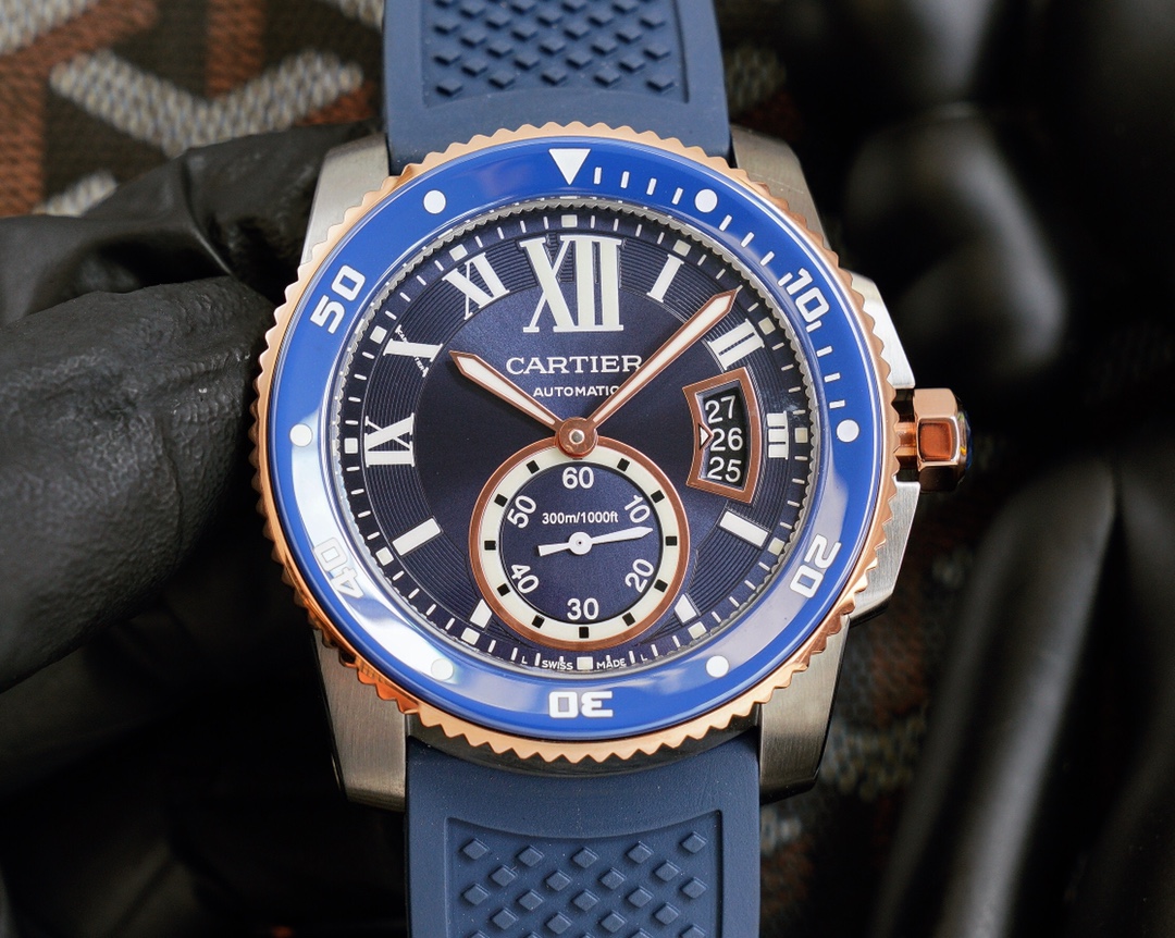 Cartier Calibre de Cartier Diver Collection, 316L stainless steel case, ceramic bezel with luminescent markers, sapphire crystal with blue anti-reflective coating, 42x11mm dimensions. Powered by the Calibre 1904-PS automatic mechanical movement. This dive