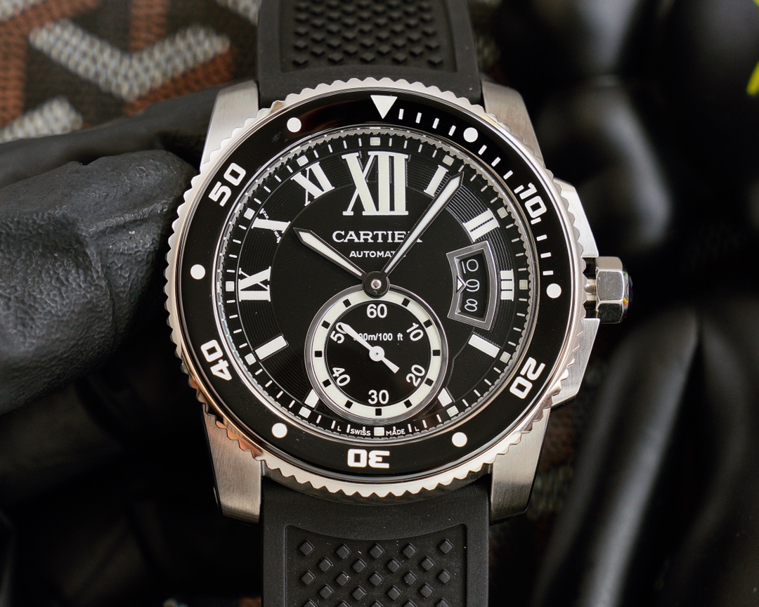 Cartier Calibre de Cartier Diver Collection, 316L stainless steel case, ceramic bezel with luminescent markers, sapphire crystal with blue anti-reflective coating, 42x11mm dimensions. Powered by the Calibre 1904-PS automatic mechanical movement. This dive