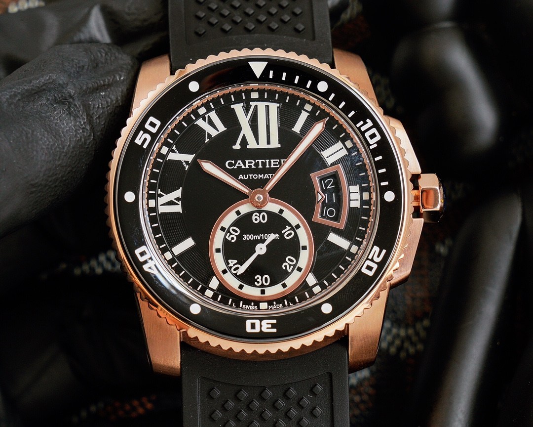 Cartier Calibre de Cartier Diver Collection, 316L stainless steel case, ceramic bezel with luminescent markers, sapphire crystal with blue anti-reflective coating, 42x11mm dimensions. Powered by the Calibre 1904-PS automatic mechanical movement. This dive