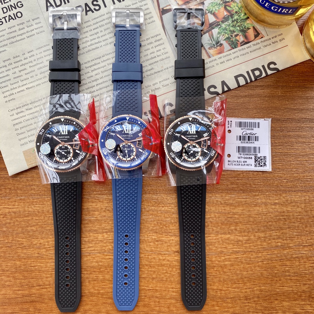 Cartier Calibre de Cartier Diver Collection, 316L stainless steel case, ceramic bezel with ultra-luminescent coating, highly luminous dial markers, sapphire crystal with blue light reflection, 42x11mm dimensions. Powered by the Calibre 1904-PS automatic m