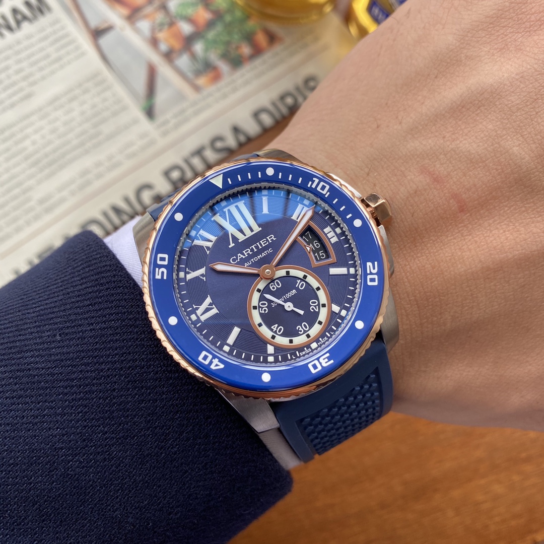 Cartier Calibre de Cartier Diver Collection, 316L stainless steel case, ceramic bezel with ultra-luminescent coating, highly luminous dial markers, sapphire crystal with blue light reflection, 42x11mm dimensions. Powered by the Calibre 1904-PS automatic m