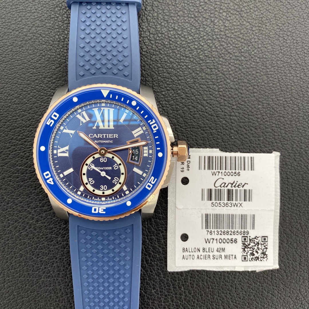 Cartier Calibre de Cartier Diver Collection, 316L stainless steel case, ceramic bezel with ultra-luminescent coating, highly luminous dial markers, sapphire crystal with blue light reflection, 42x11mm dimensions. Powered by the Calibre 1904-PS automatic m