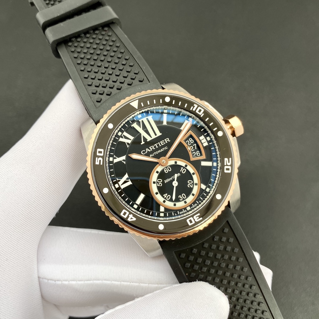 Cartier Calibre de Cartier Diver Collection, 316L stainless steel case, ceramic bezel with ultra-luminescent coating, highly luminous dial markers, sapphire crystal with blue light reflection, 42x11mm dimensions. Powered by the Calibre 1904-PS automatic m