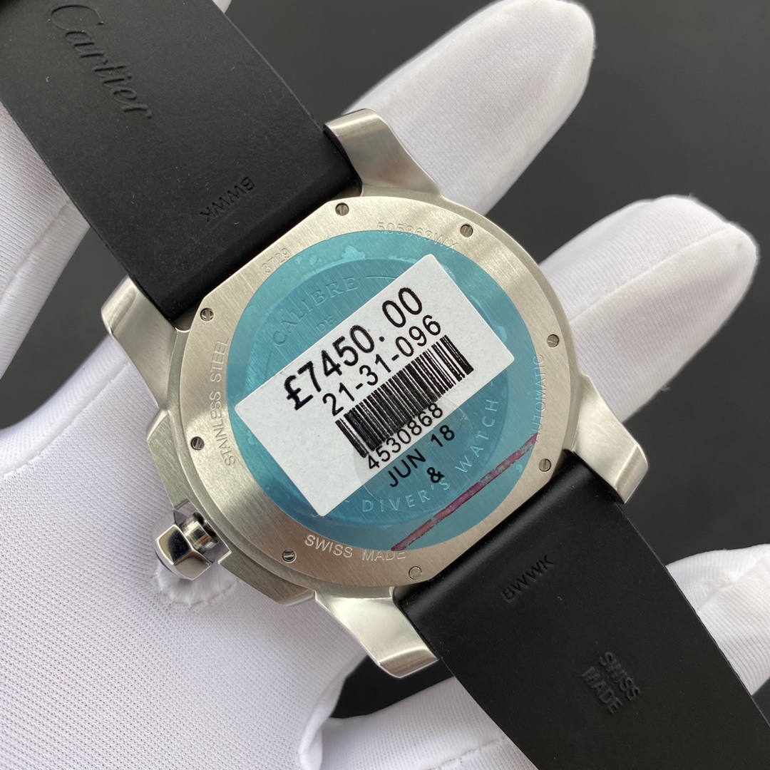 Cartier Calibre de Cartier Diver Collection, 316L stainless steel case, ceramic bezel with ultra-luminescent coating, highly luminous dial markers, sapphire crystal with blue light reflection, 42x11mm dimensions. Powered by the Calibre 1904-PS automatic m