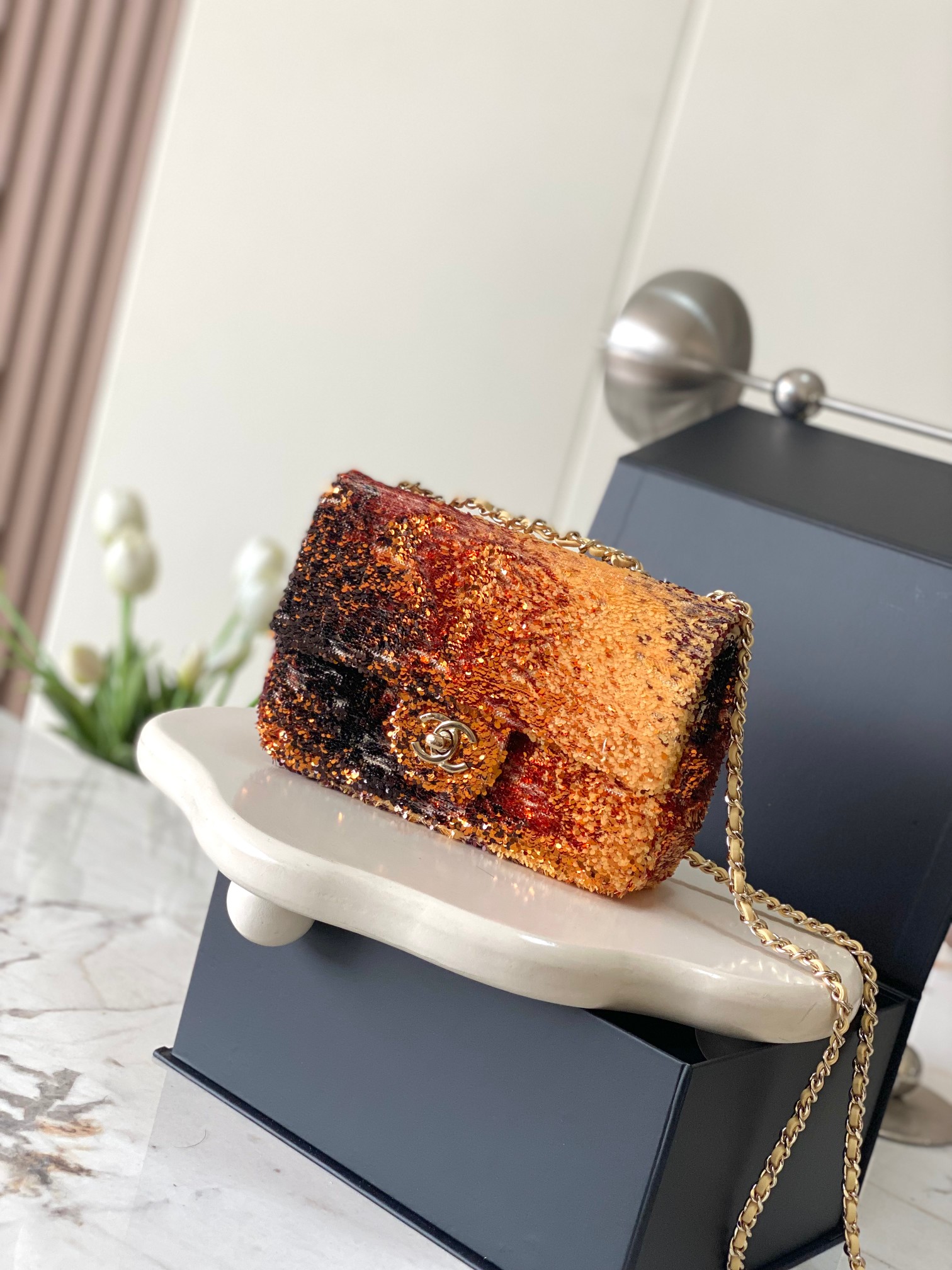 CHANEL MINI CF Sequined Evening Clutch Sheepskin lining + Full metal hardware Yellow gradient reminiscent of maple leaves Dimensions: 20x15x7cm Style No.: 4144