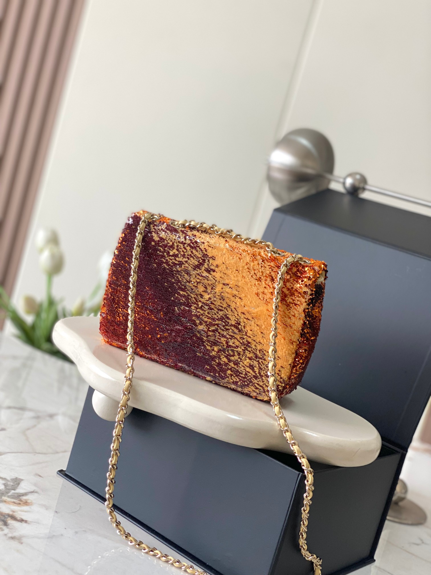 CHANEL MINI CF Sequined Evening Clutch Sheepskin lining + Full metal hardware Yellow gradient reminiscent of maple leaves Dimensions: 20x15x7cm Style No.: 4144