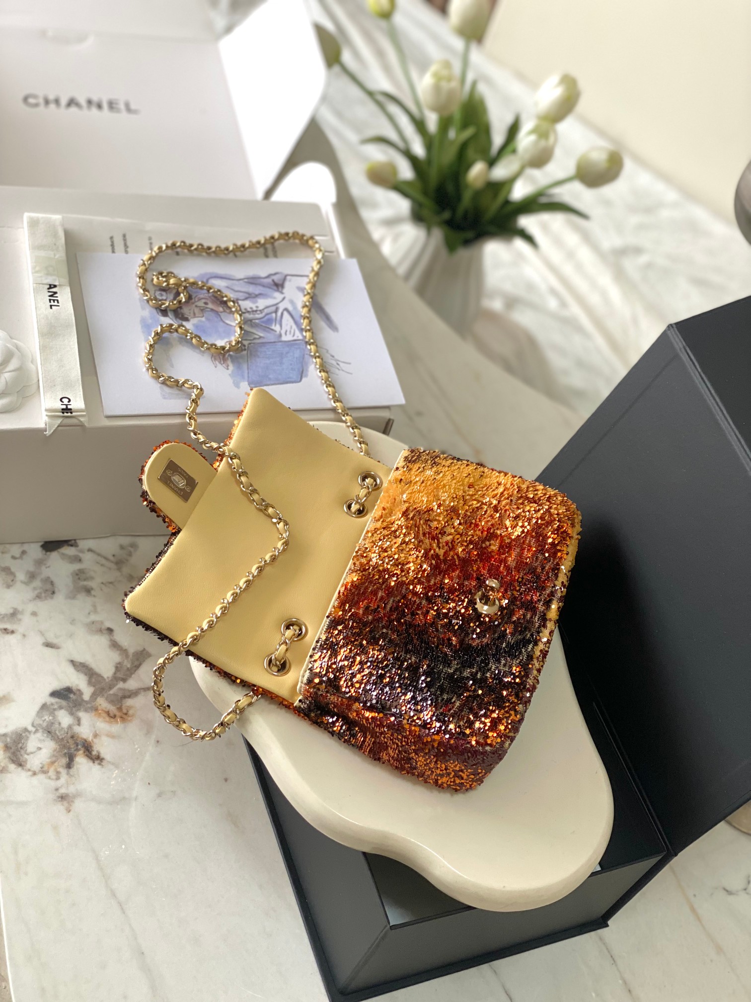 CHANEL MINI CF Sequined Evening Clutch Sheepskin lining + Full metal hardware Yellow gradient reminiscent of maple leaves Dimensions: 20x15x7cm Style No.: 4144