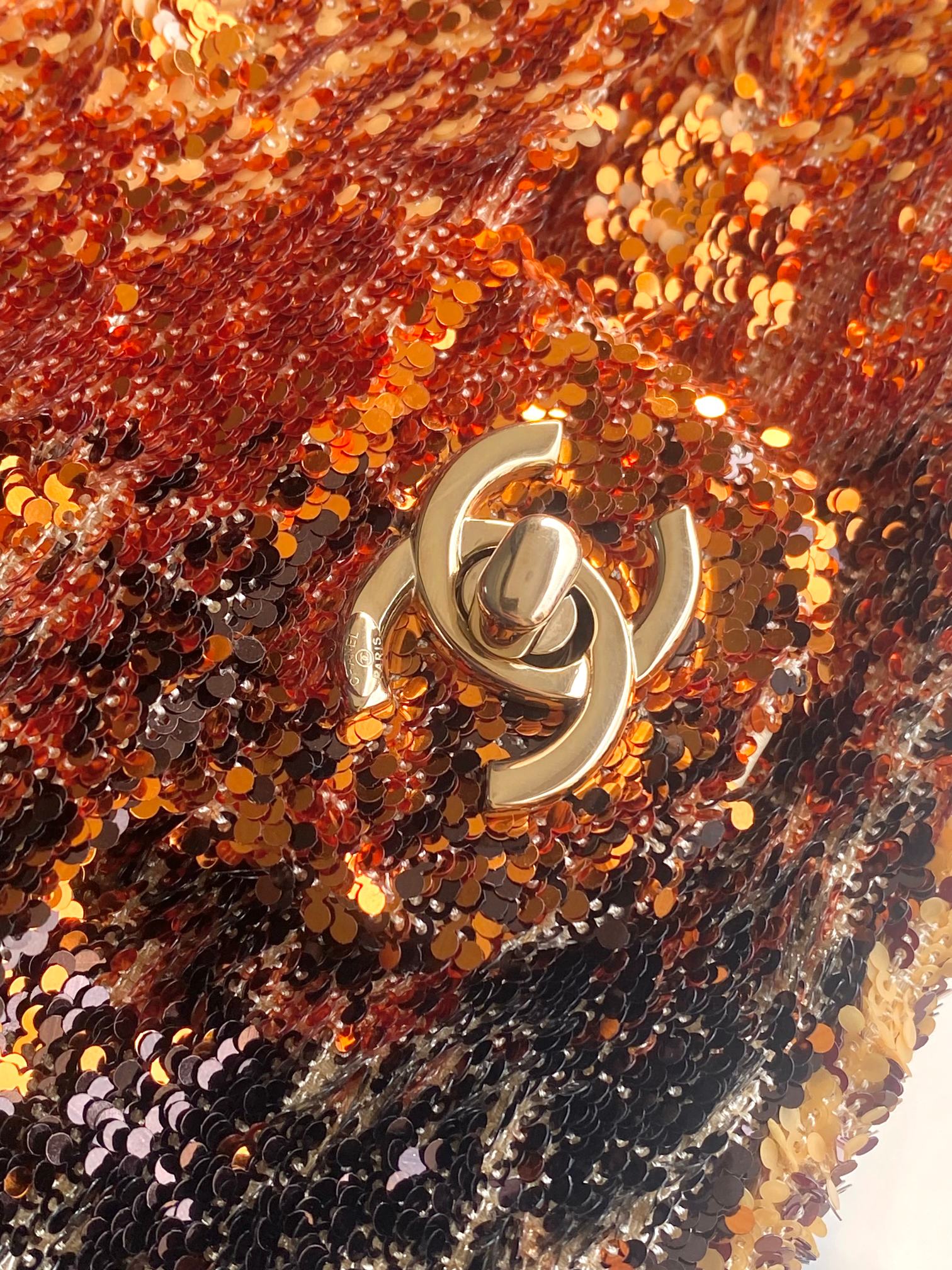 CHANEL MINI CF Sequined Evening Clutch Sheepskin lining + Full metal hardware Yellow gradient reminiscent of maple leaves Dimensions: 20x15x7cm Style No.: 4144