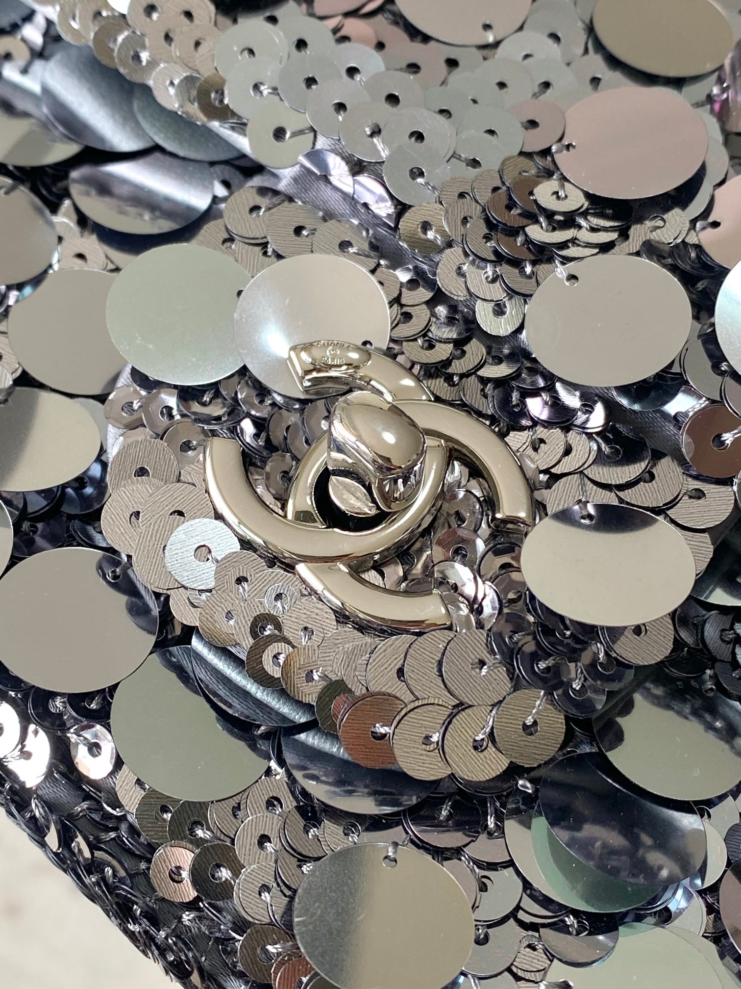 CHANEL MINI CF Sequined Evening Clutch Absolutely stunning, bling bling Dimensions: 20x12x9cm Style No.: 3523