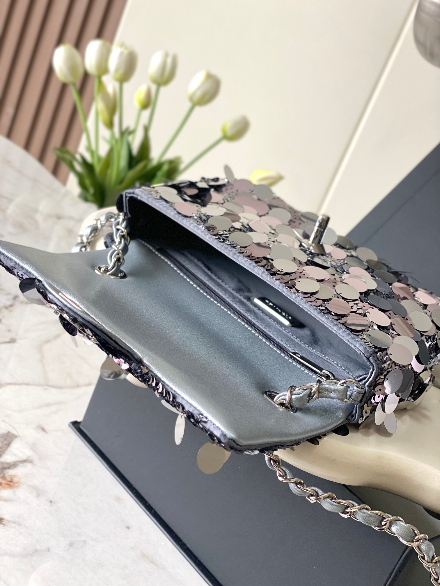 CHANEL MINI CF Sequined Evening Clutch Absolutely stunning, bling bling Dimensions: 20x12x9cm Style No.: 3523