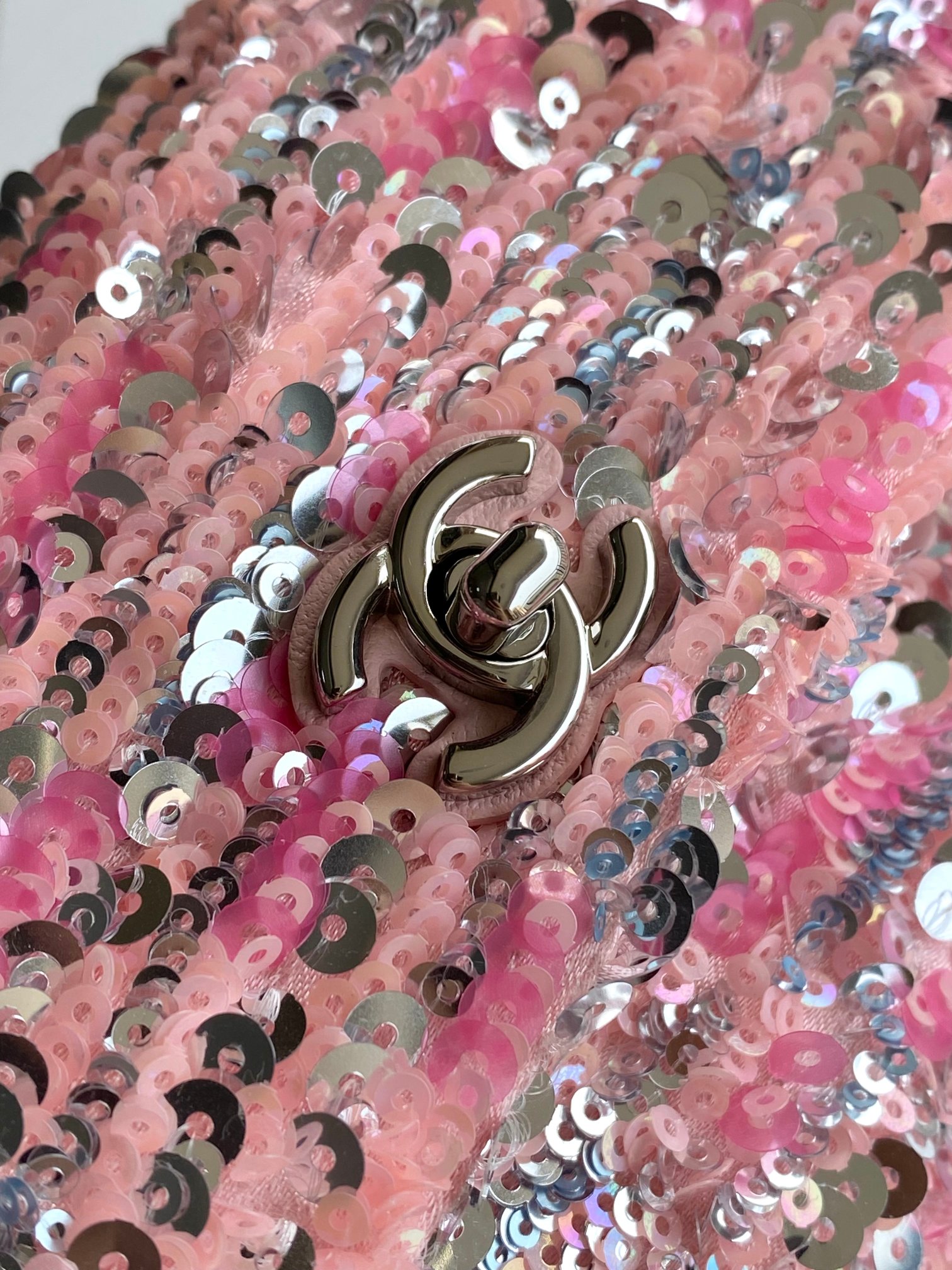 CHANEL Chain-Strap Sequined Mini Bag Dimensions: 13x3x10cm Style Number: 2788