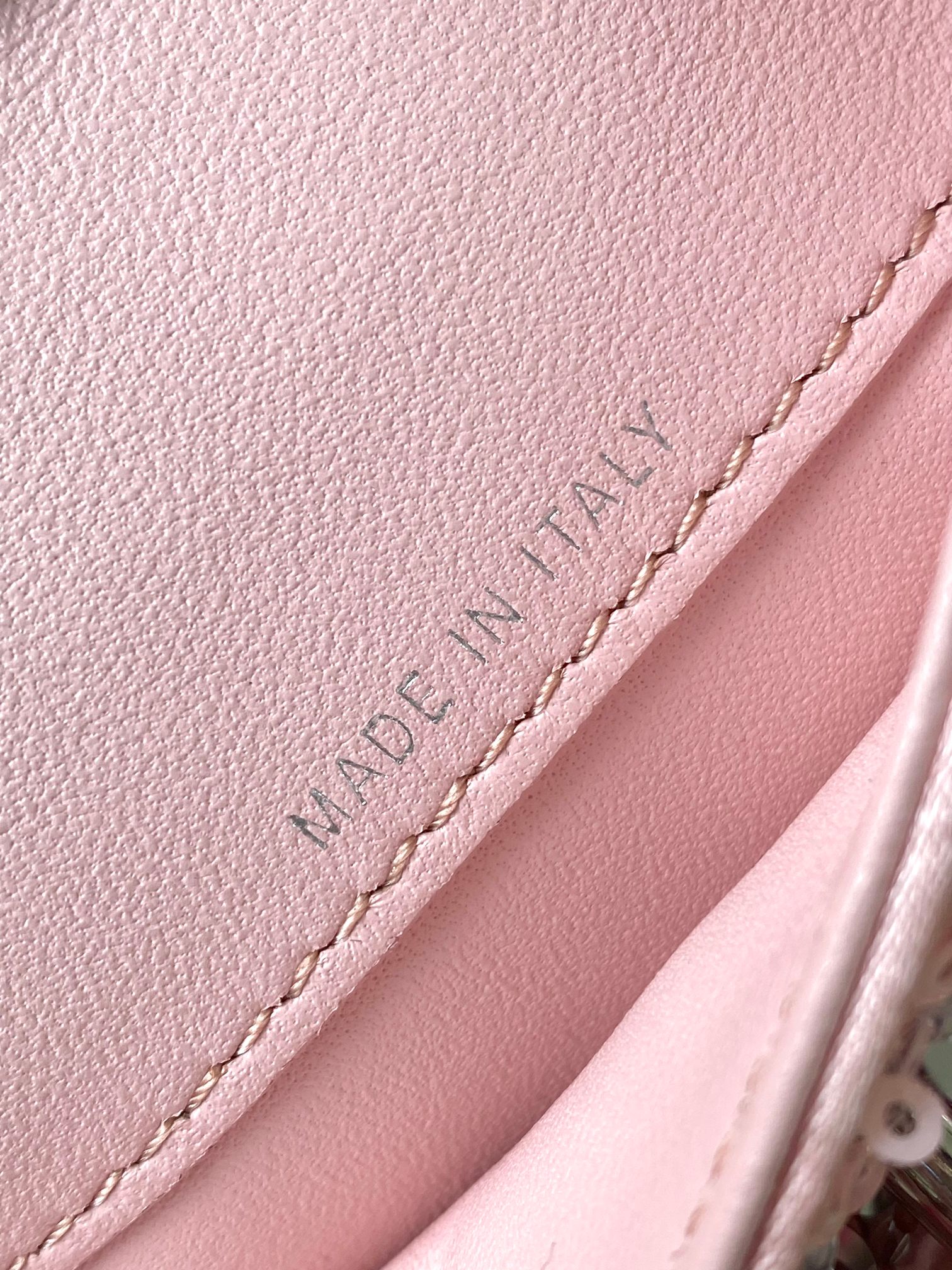 CHANEL Chain-Strap Sequined Mini Bag Dimensions: 13x3x10cm Style Number: 2788