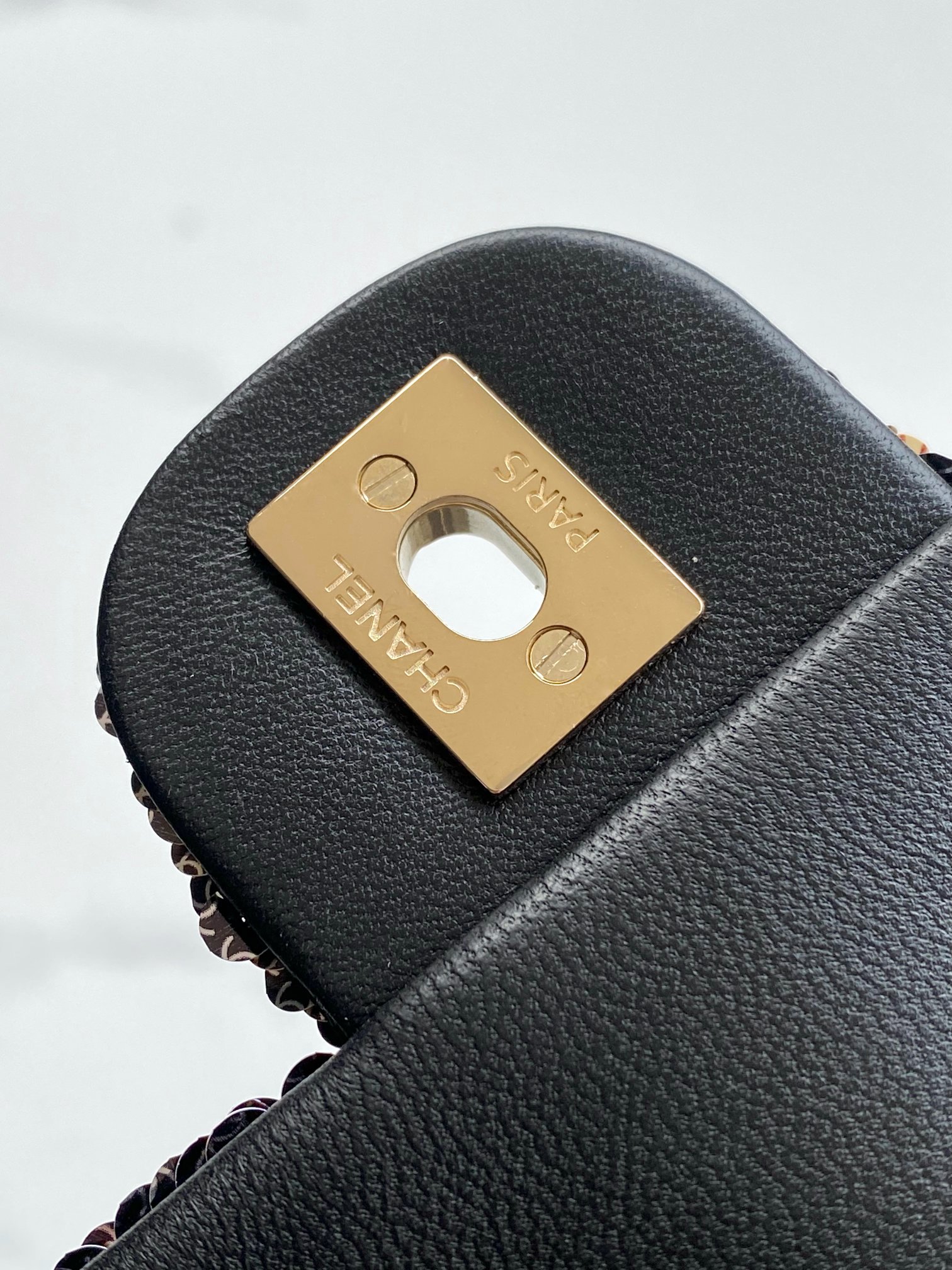 CHANEL MINI CF CLUTCH Dimensions: 20x14x7cm Style No.: 4140