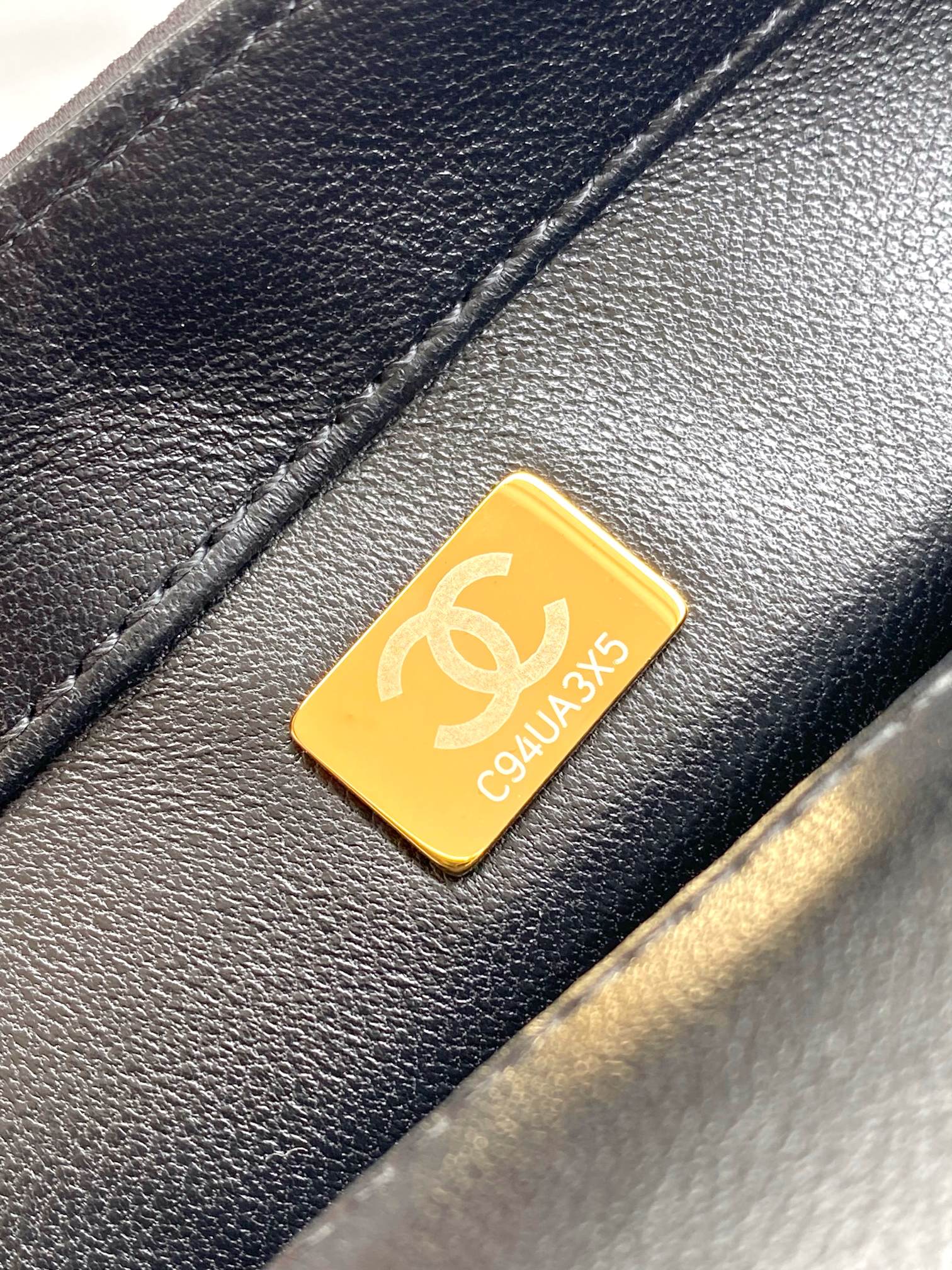 CHANEL MINI CF CLUTCH Dimensions: 20x14x7cm Style No.: 4140