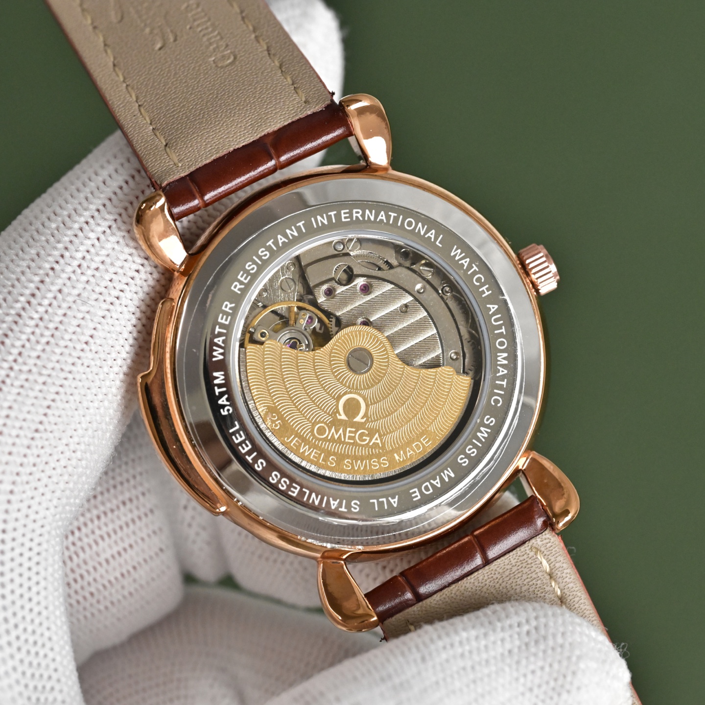 Omega Exquisite craftsmanship, ultimate luxury! Refined men's watch with genuine leather strap