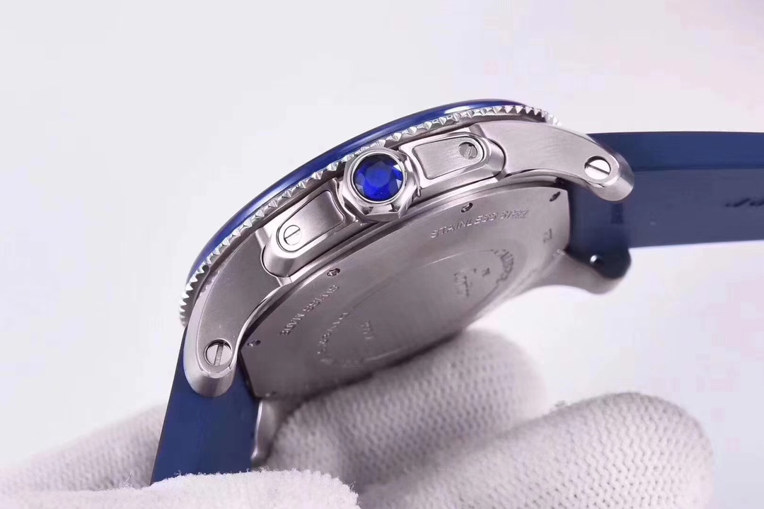 Cartier Calibre Diving Collection 42 x 11 mm, stainless steel case, ceramic bezel, sapphire crystal, water-resistant to 50 metres