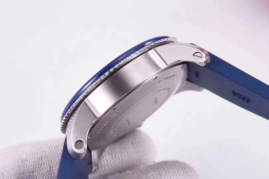 Cartier Calibre Diving Collection 42 x 11 mm, stainless steel case, ceramic bezel, sapphire crystal, water-resistant to 50 metres