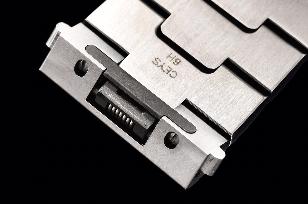 Cartier Santos Sapphire crystal, stainless steel bracelet, calfskin leather strap