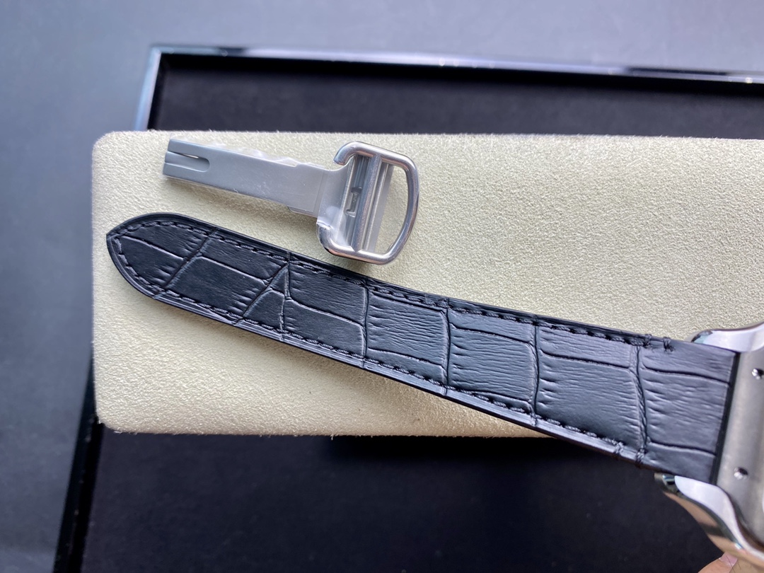 Cartier New Santos Watch 39.8 × 47.5 × 9.08 millimetres 