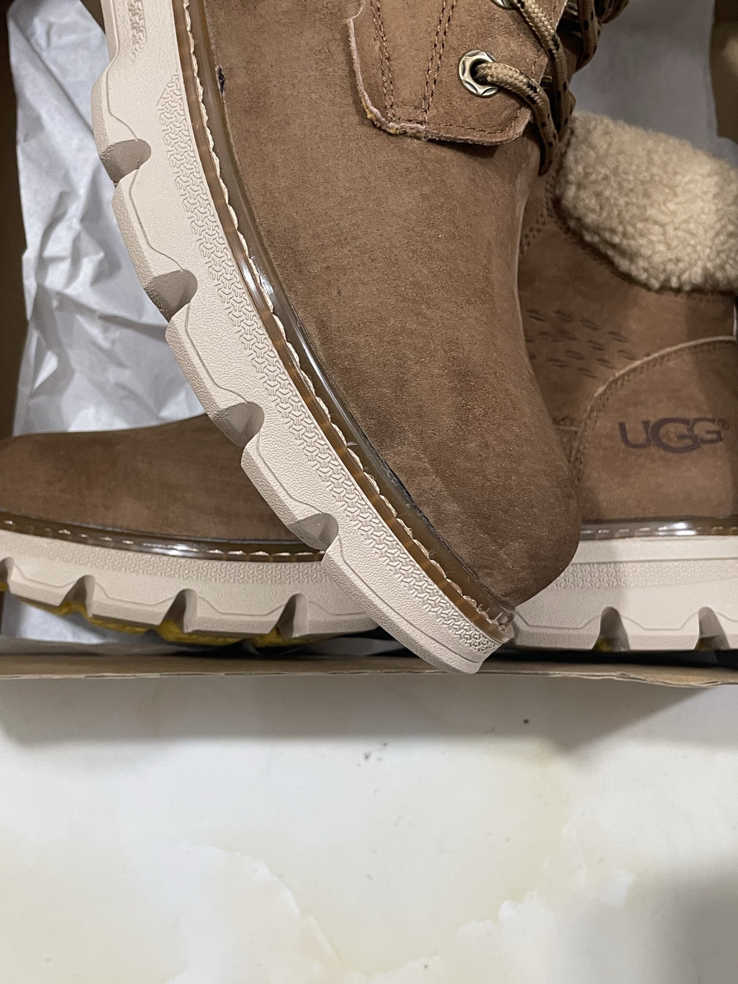 UGG Larus Leather Boot