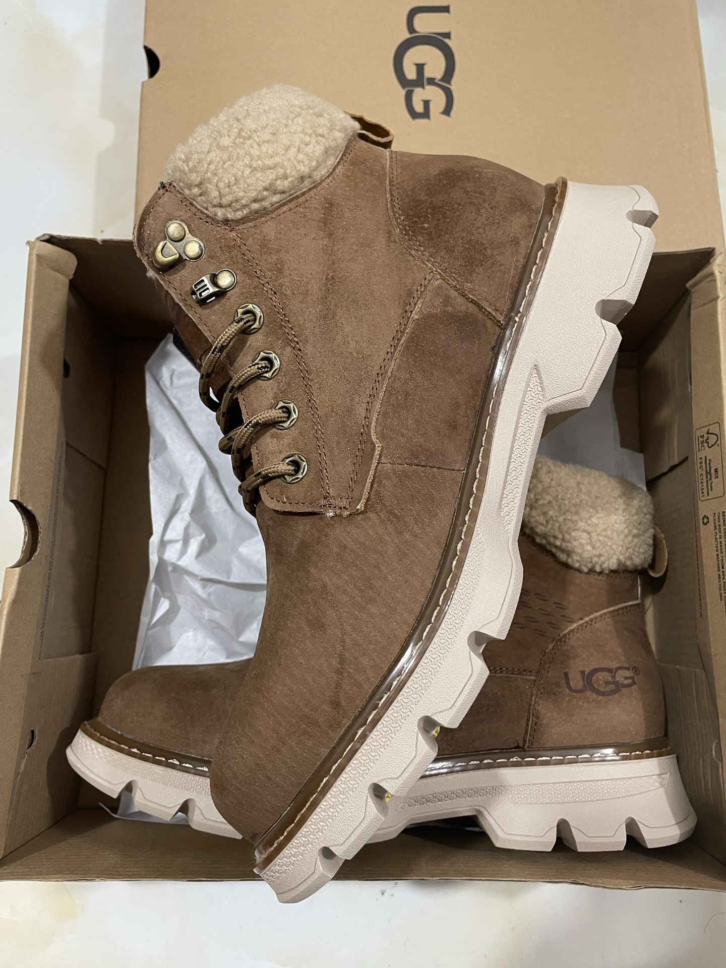 UGG Larus Leather Boot