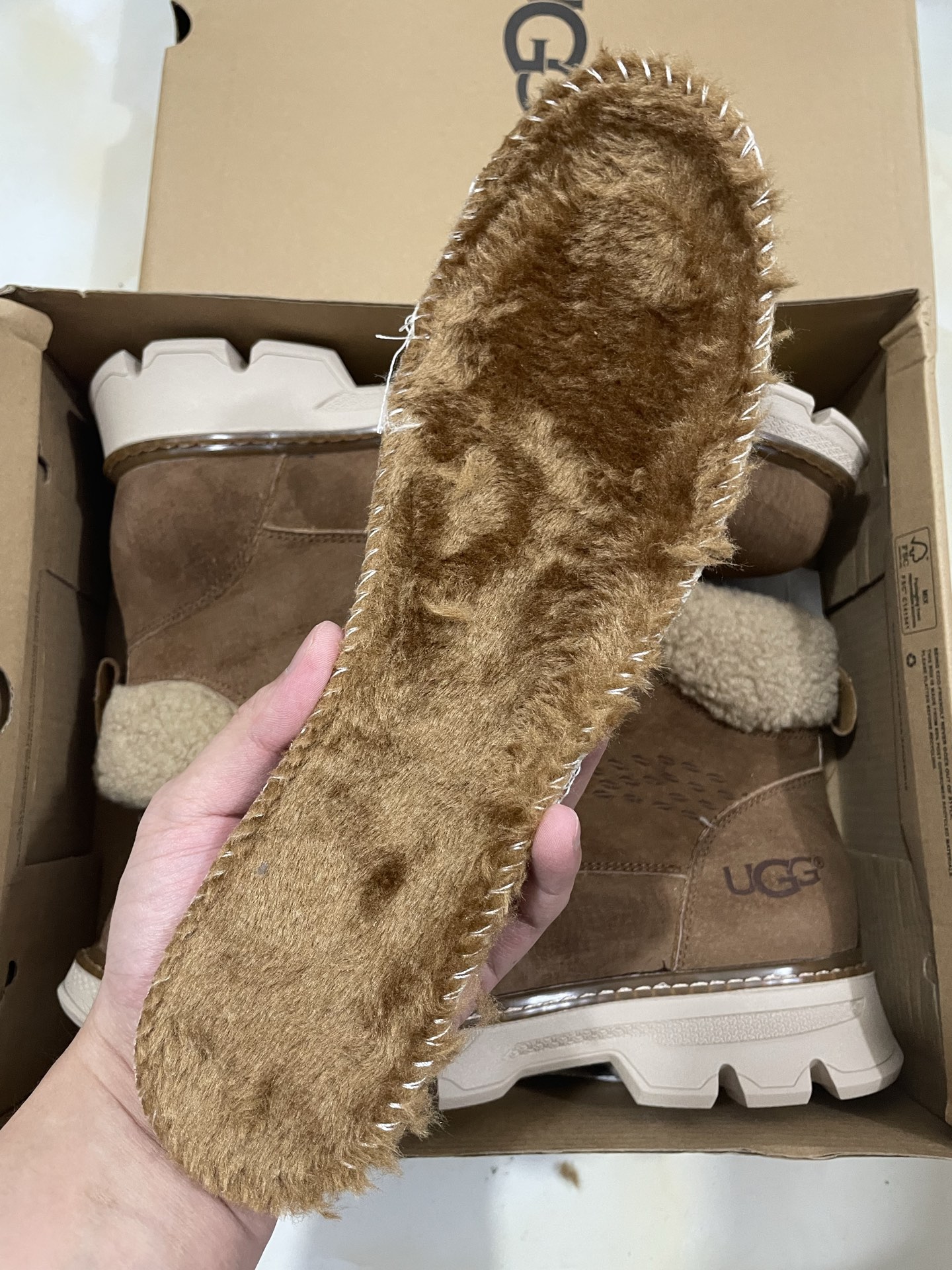 UGG Larus Leather Boot