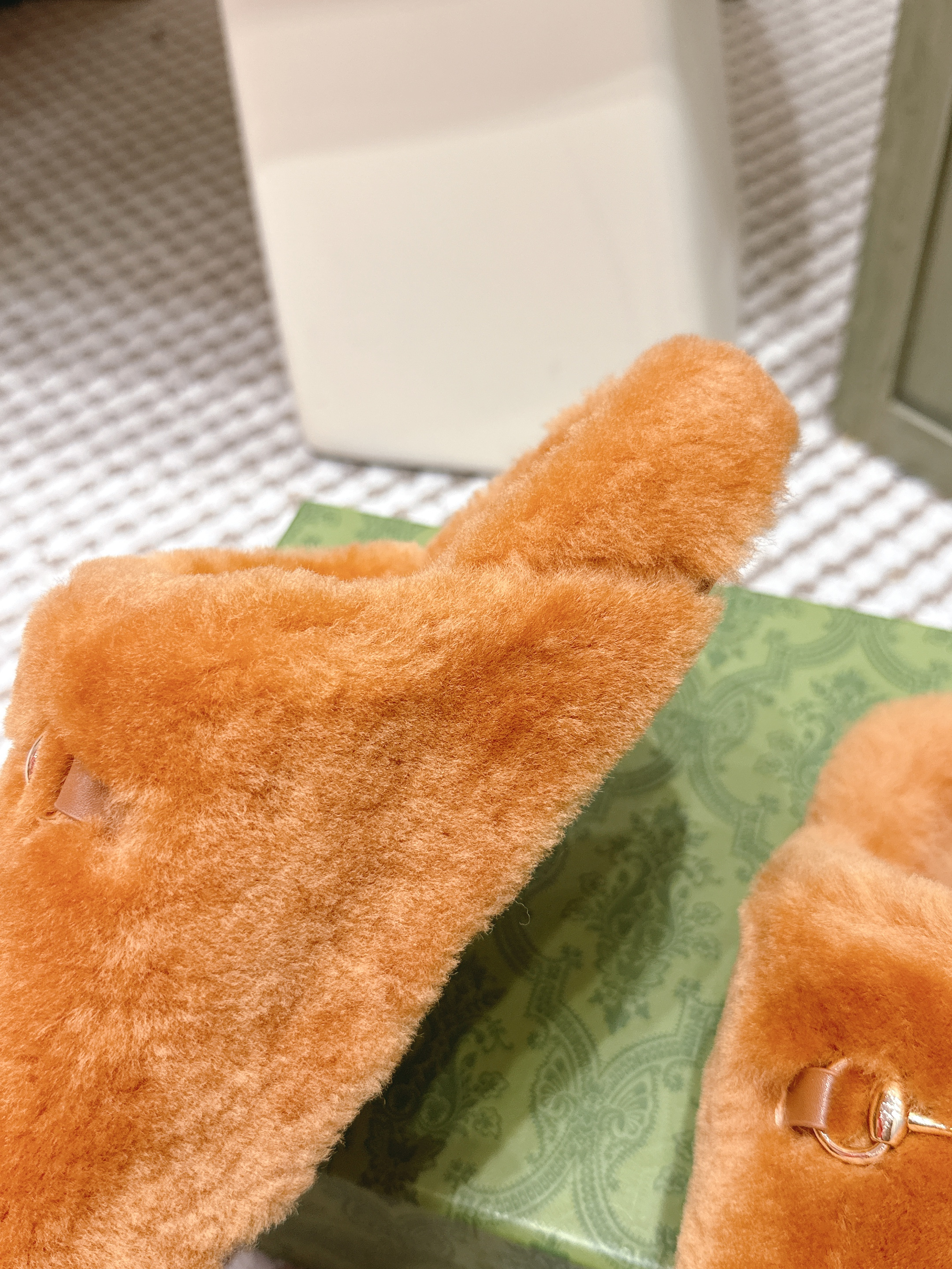 Gucci Fall Winter 2025 New Arrival Woolen Oversized Knit Slippers