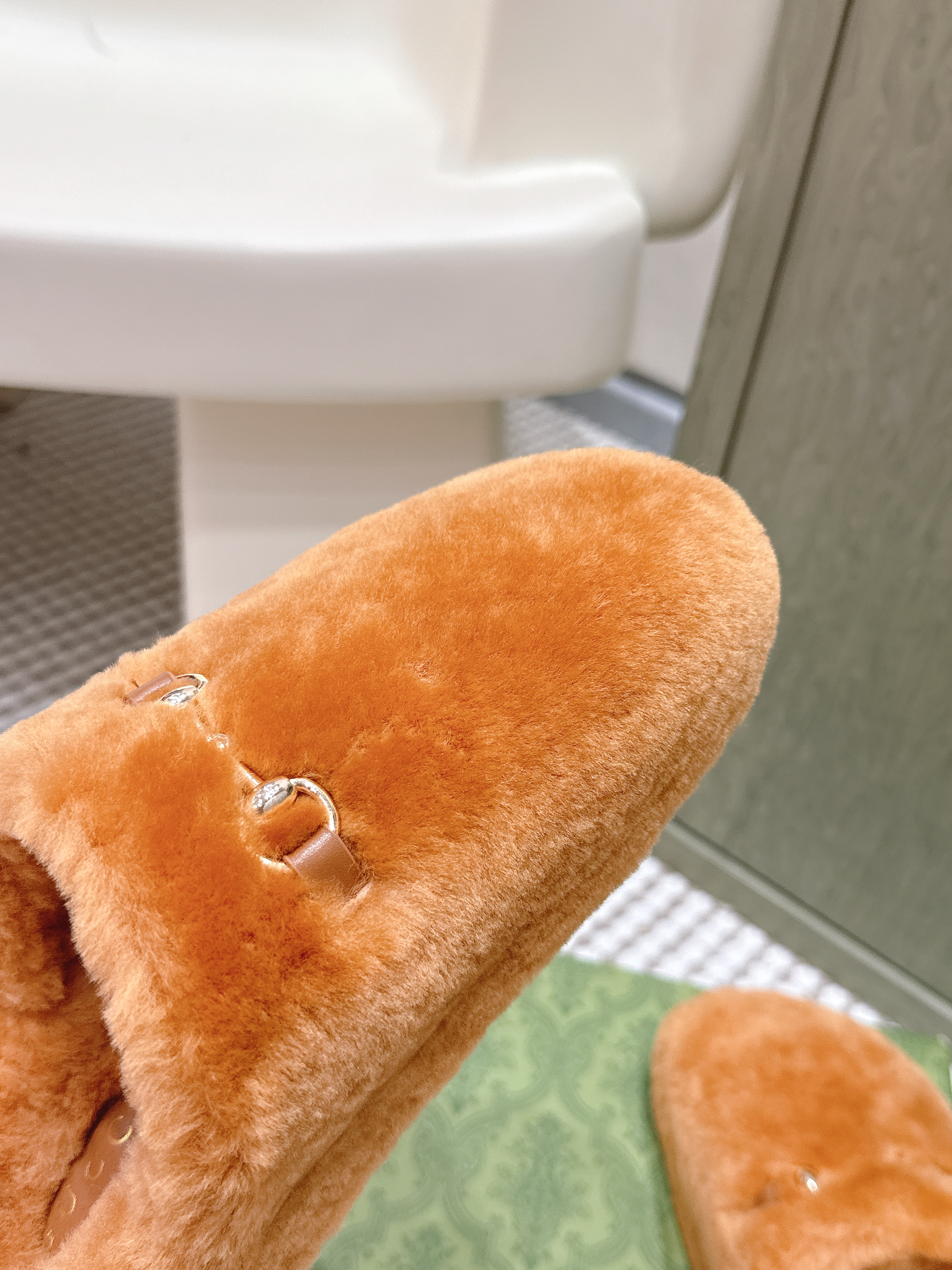 Gucci Fall Winter 2025 New Arrival Woolen Oversized Knit Slippers