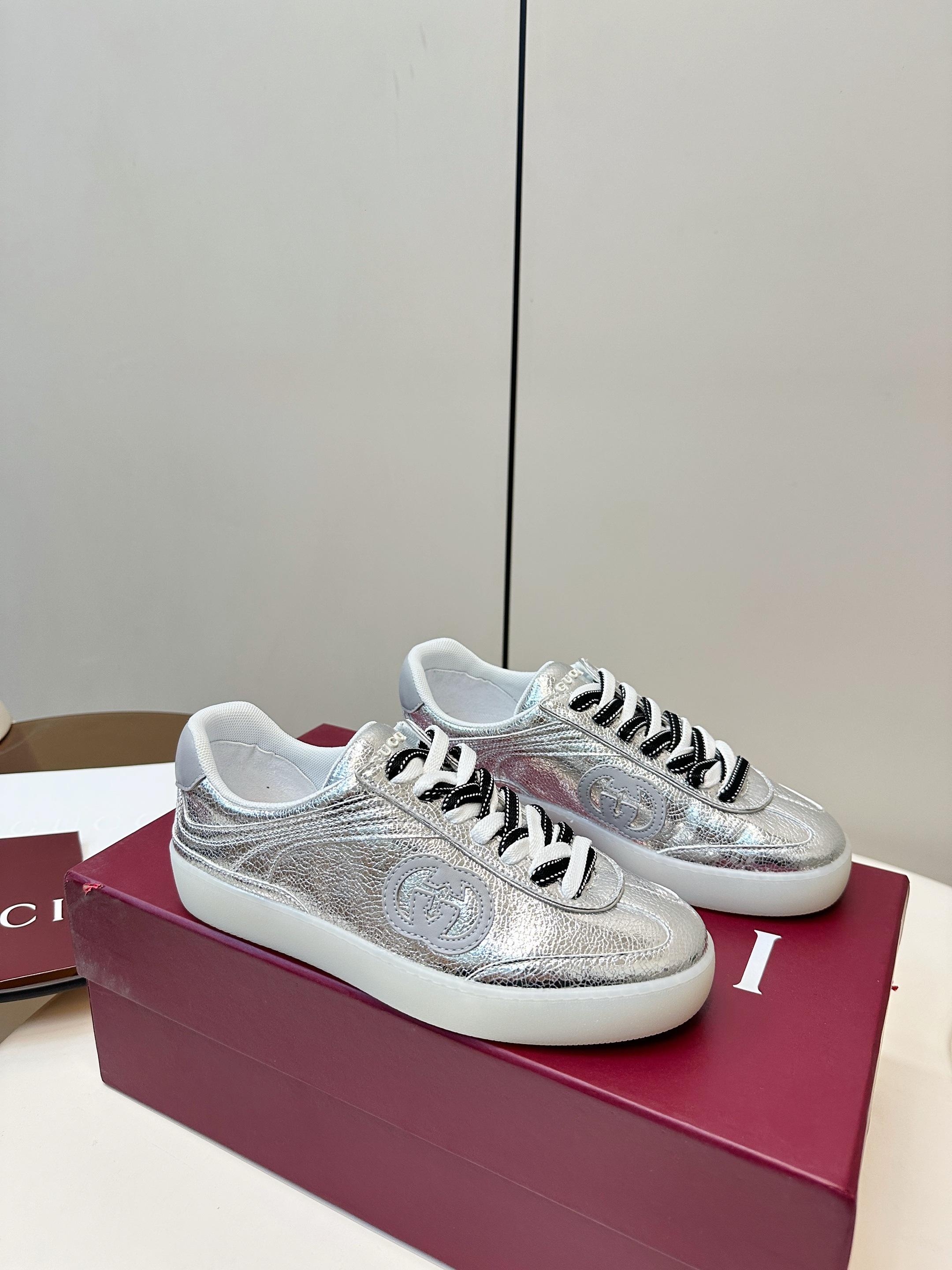 Gucci G75 Metallic-Finish Casual Sneakers P300