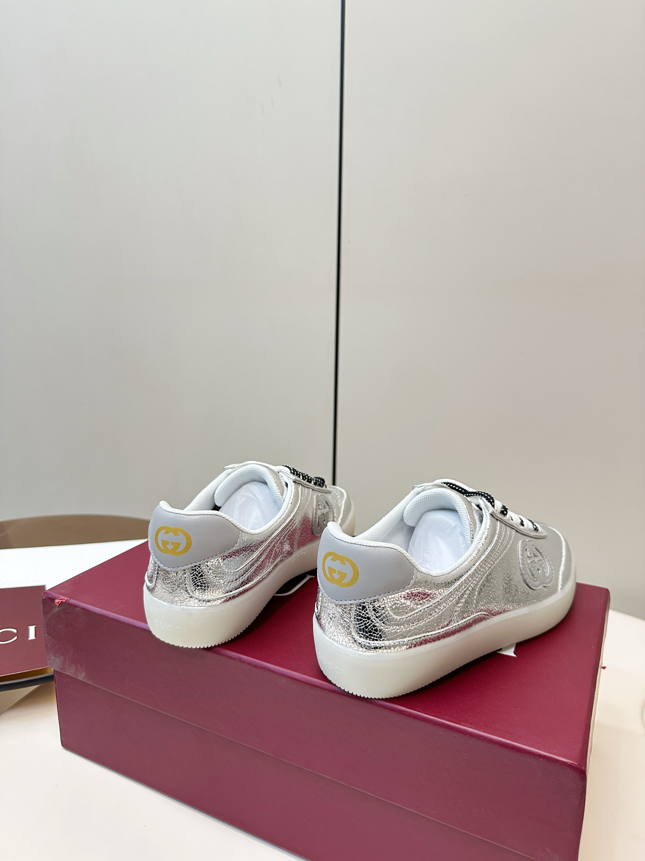 Gucci G75 Metallic-Finish Casual Sneakers P300