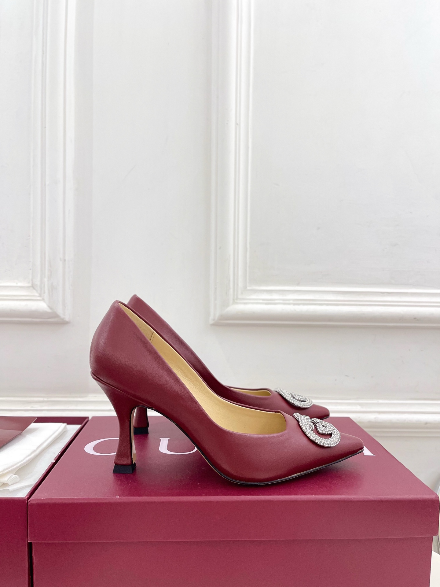 Gucci New Arrival Classic Rhinestone Pointed-Toe High Heels