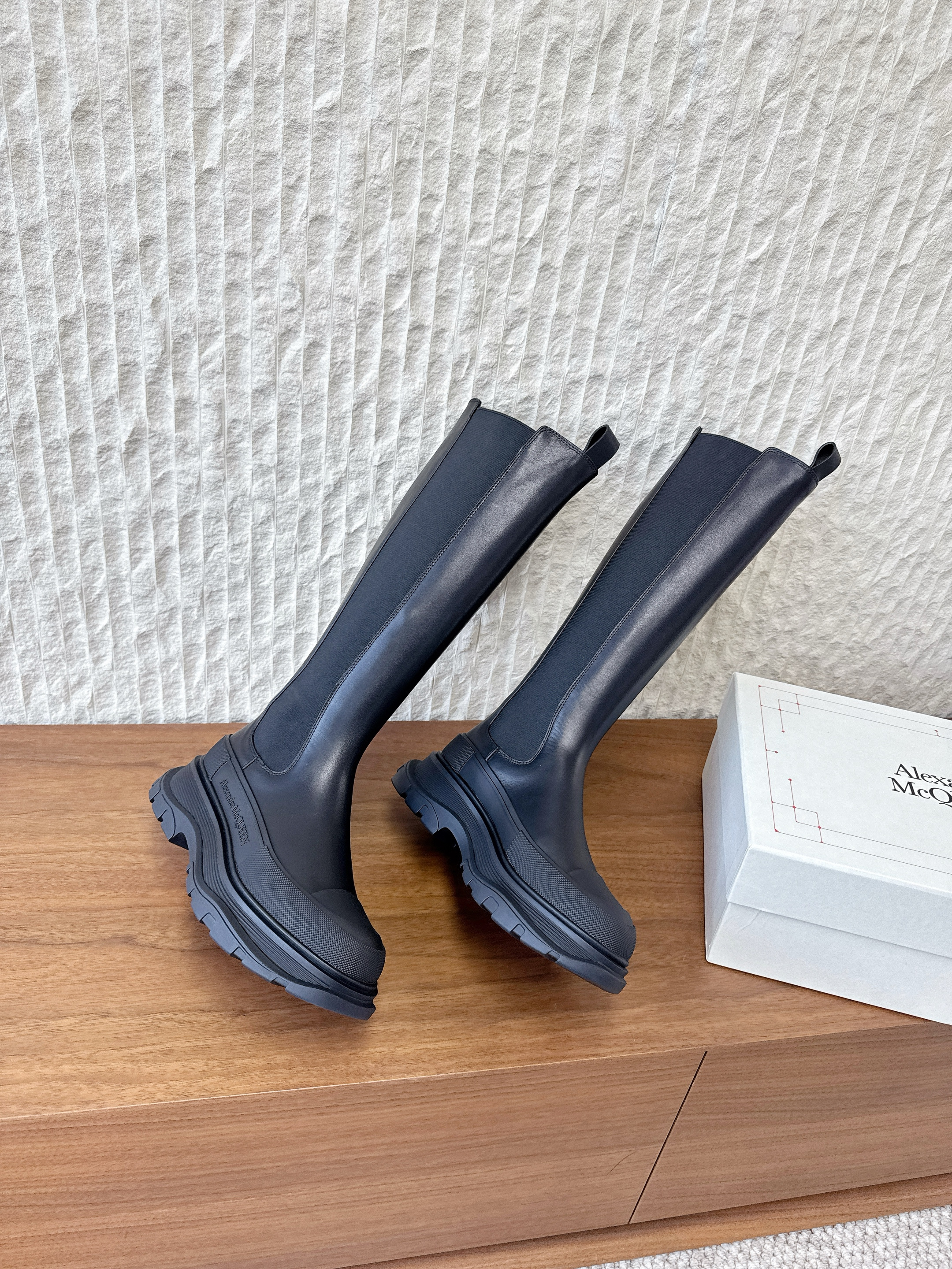 Alexander McQueen 2025 Fall Winter  New Arrival Chunky-Heeled Elastic Back Zipper Boots