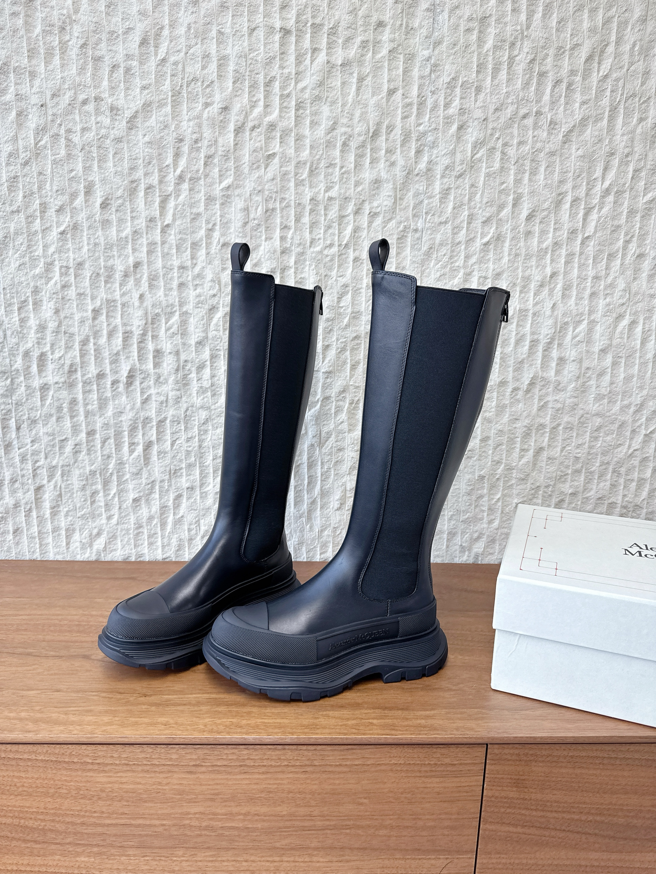 Alexander McQueen 2025 Fall Winter  New Arrival Chunky-Heeled Elastic Back Zipper Boots