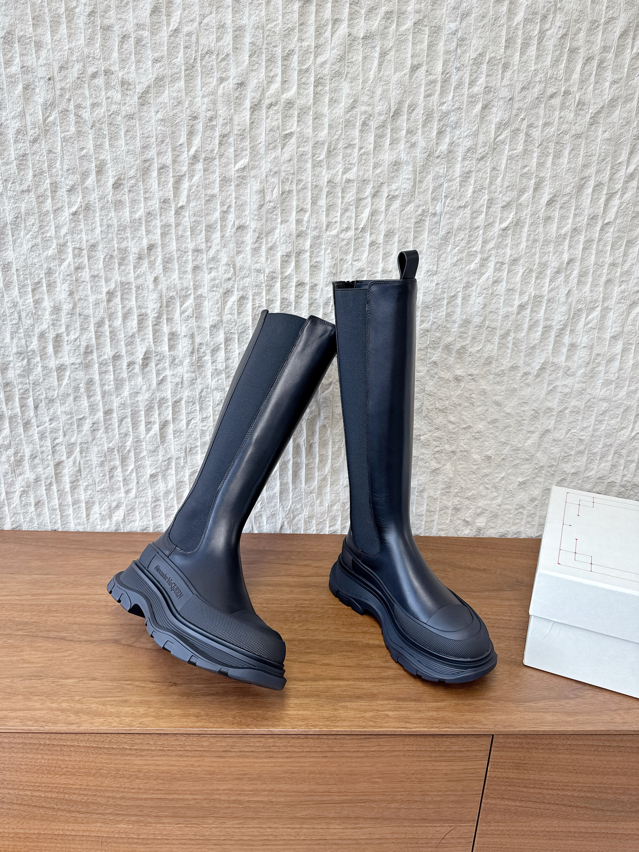 Alexander McQueen 2025 Fall Winter  New Arrival Chunky-Heeled Elastic Back Zipper Boots