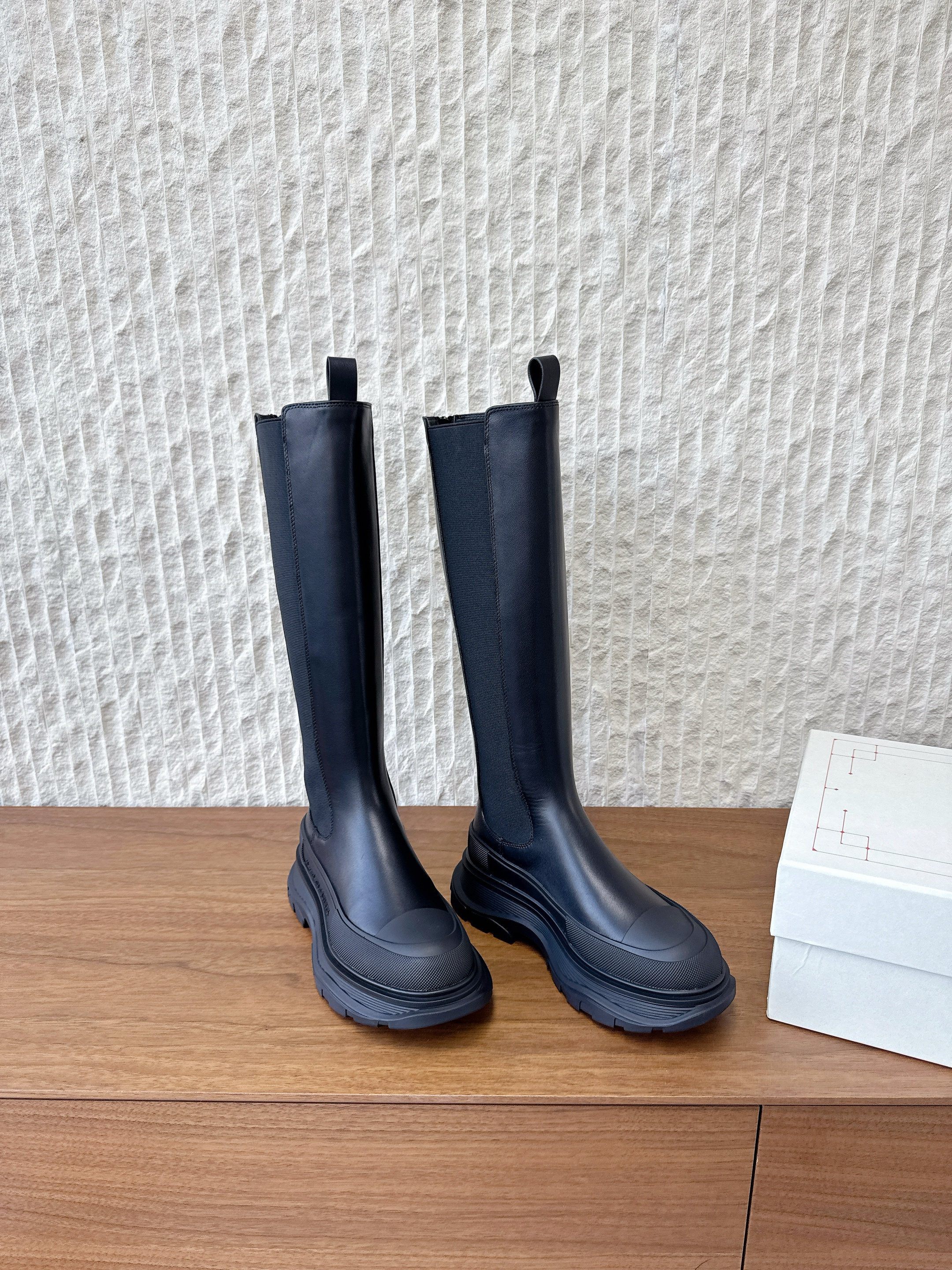 Alexander McQueen 2025 Fall Winter  New Arrival Chunky-Heeled Elastic Back Zipper Boots