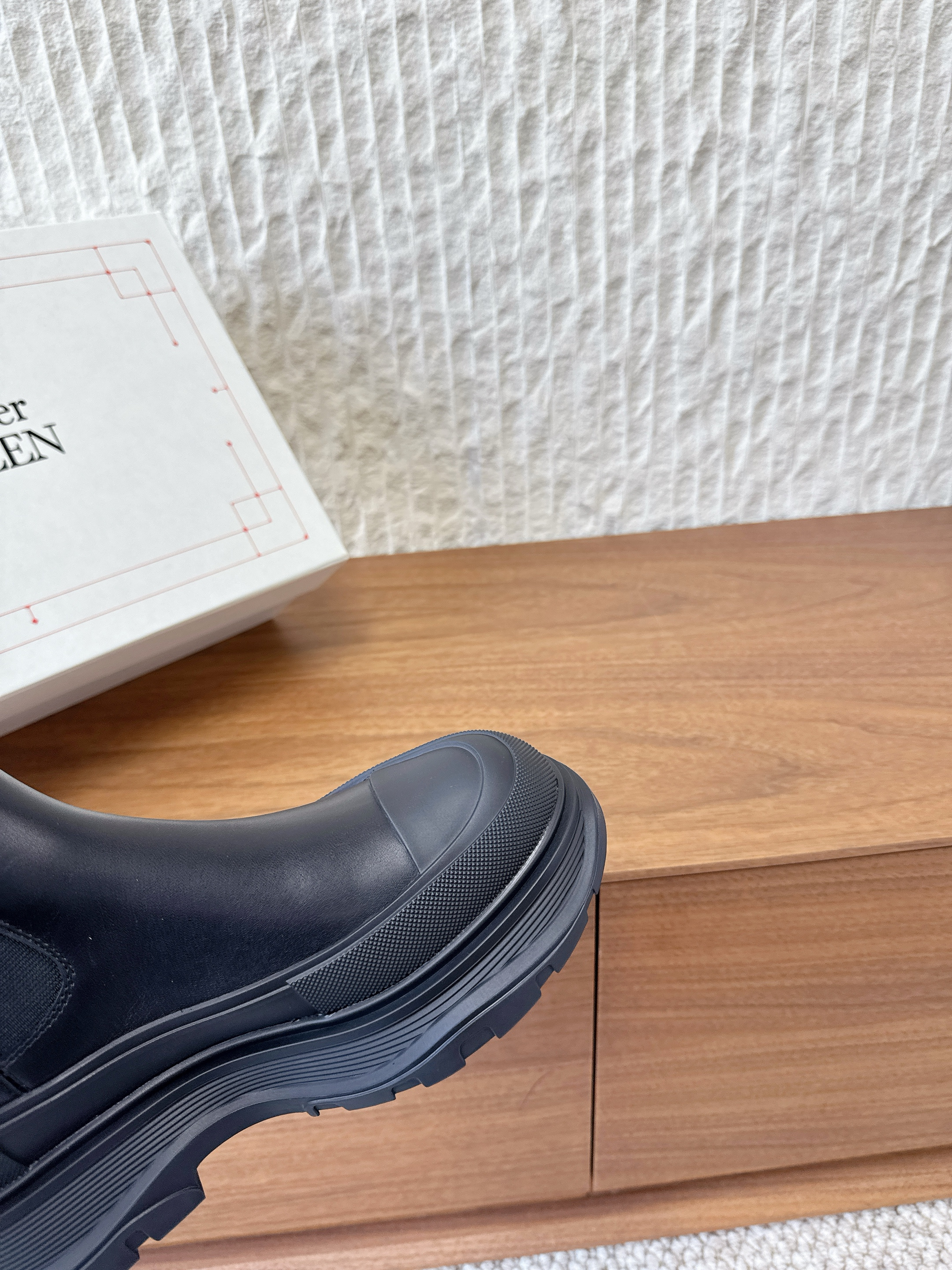 Alexander McQueen 2025 Fall Winter  New Arrival Chunky-Heeled Elastic Back Zipper Boots