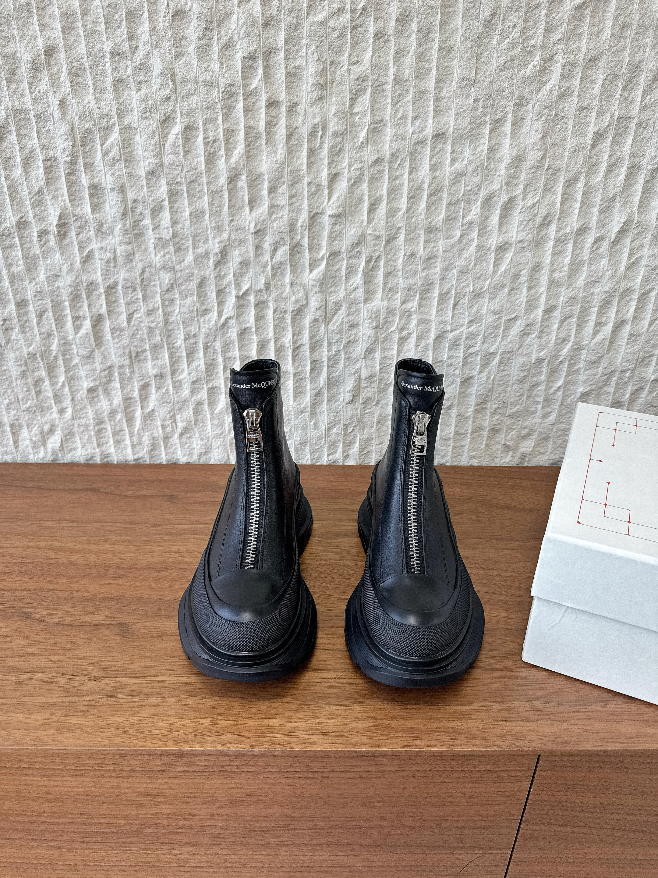 McQueen 2025 Fall Winter  New Arrival Tread Sli Zipper Boots Ankle Boots