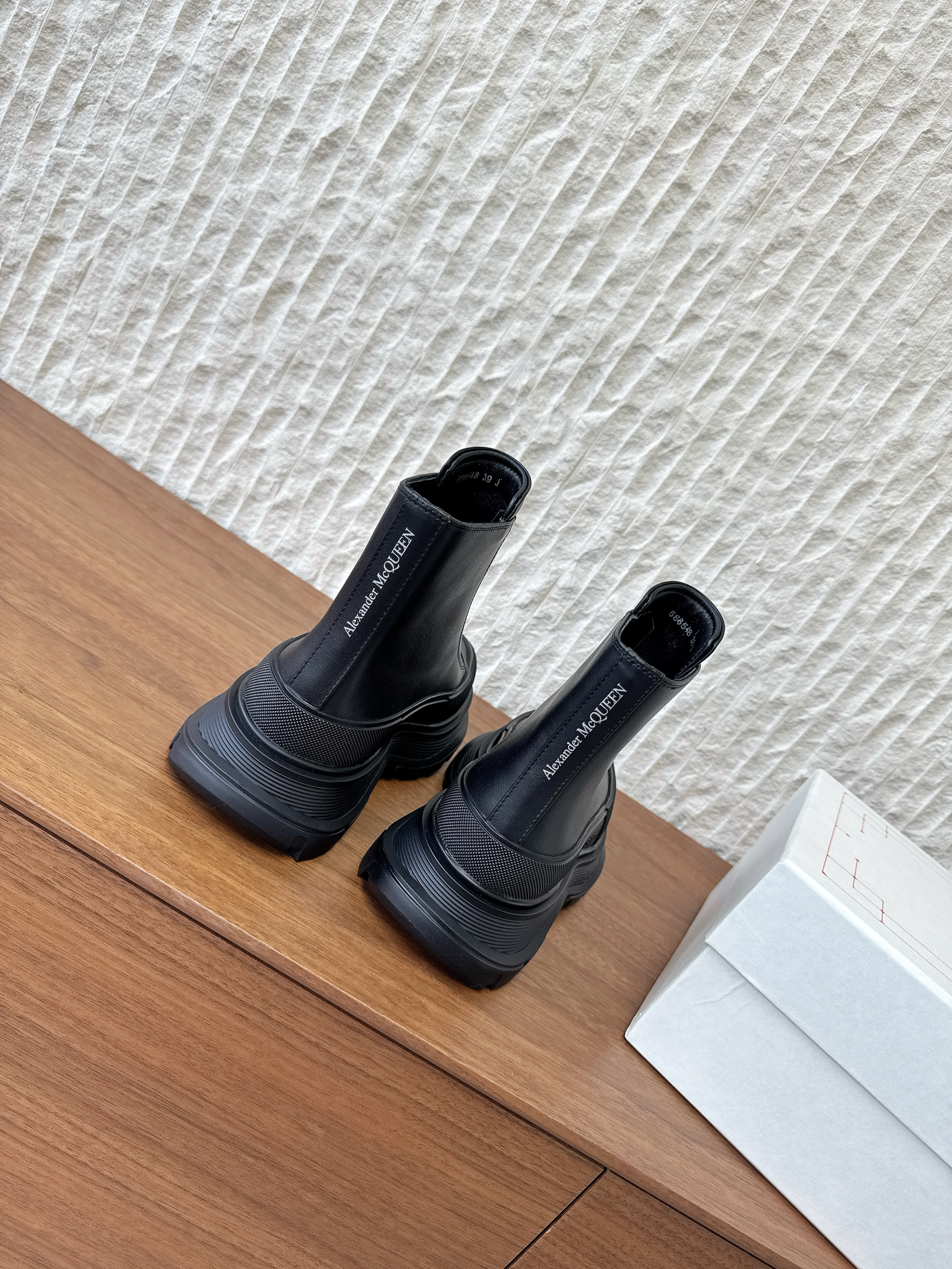 McQueen 2025 Fall Winter  New Arrival Tread Sli Zipper Boots Ankle Boots