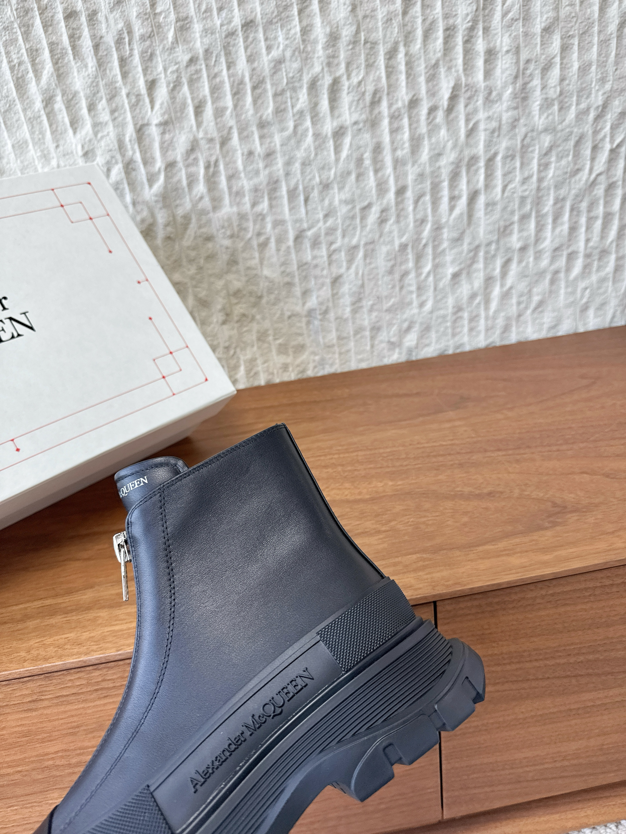 McQueen 2025 Fall Winter  New Arrival Tread Sli Zipper Boots Ankle Boots