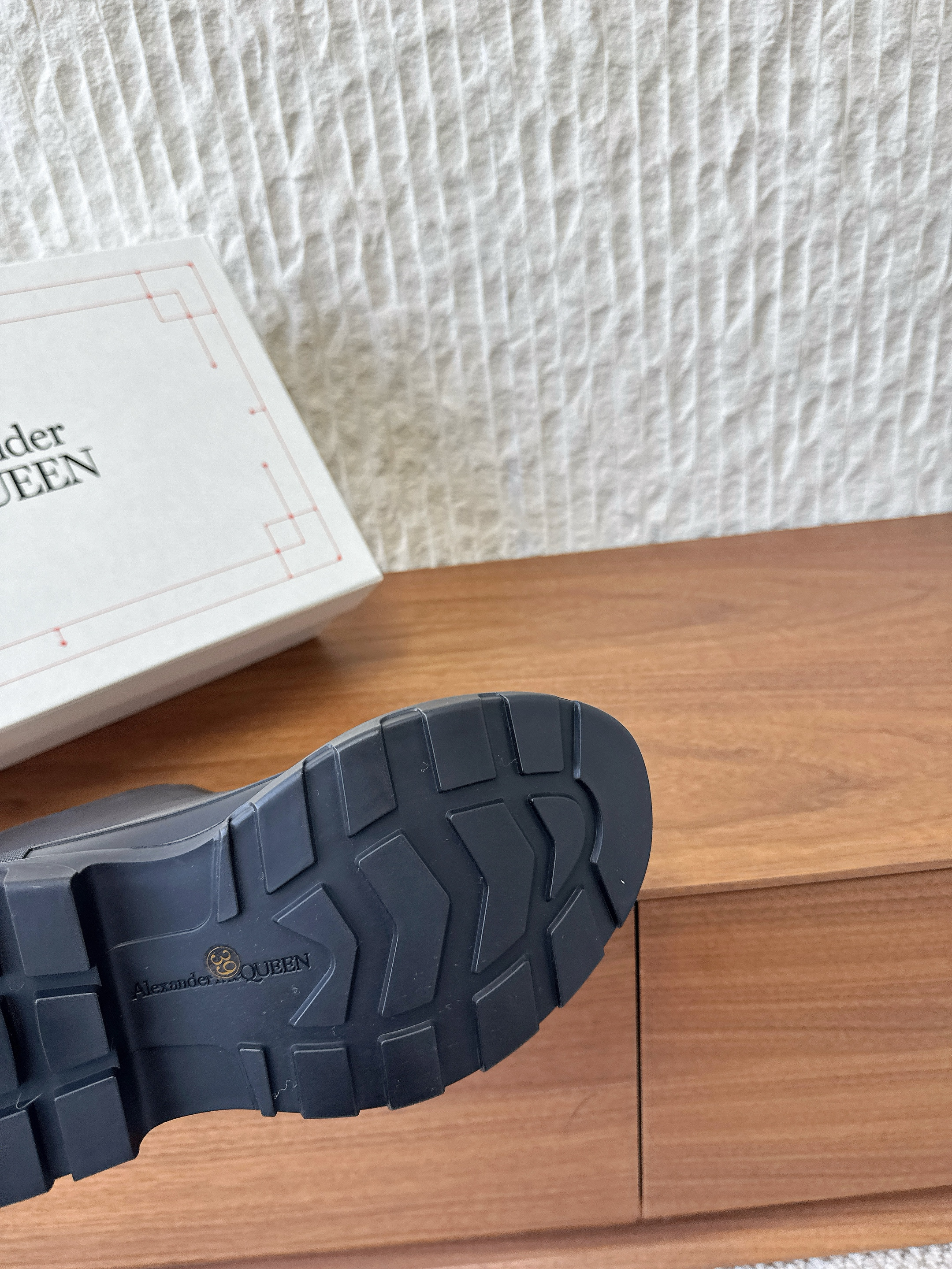 McQueen 2025 Fall Winter  New Arrival Tread Sli Zipper Boots Ankle Boots