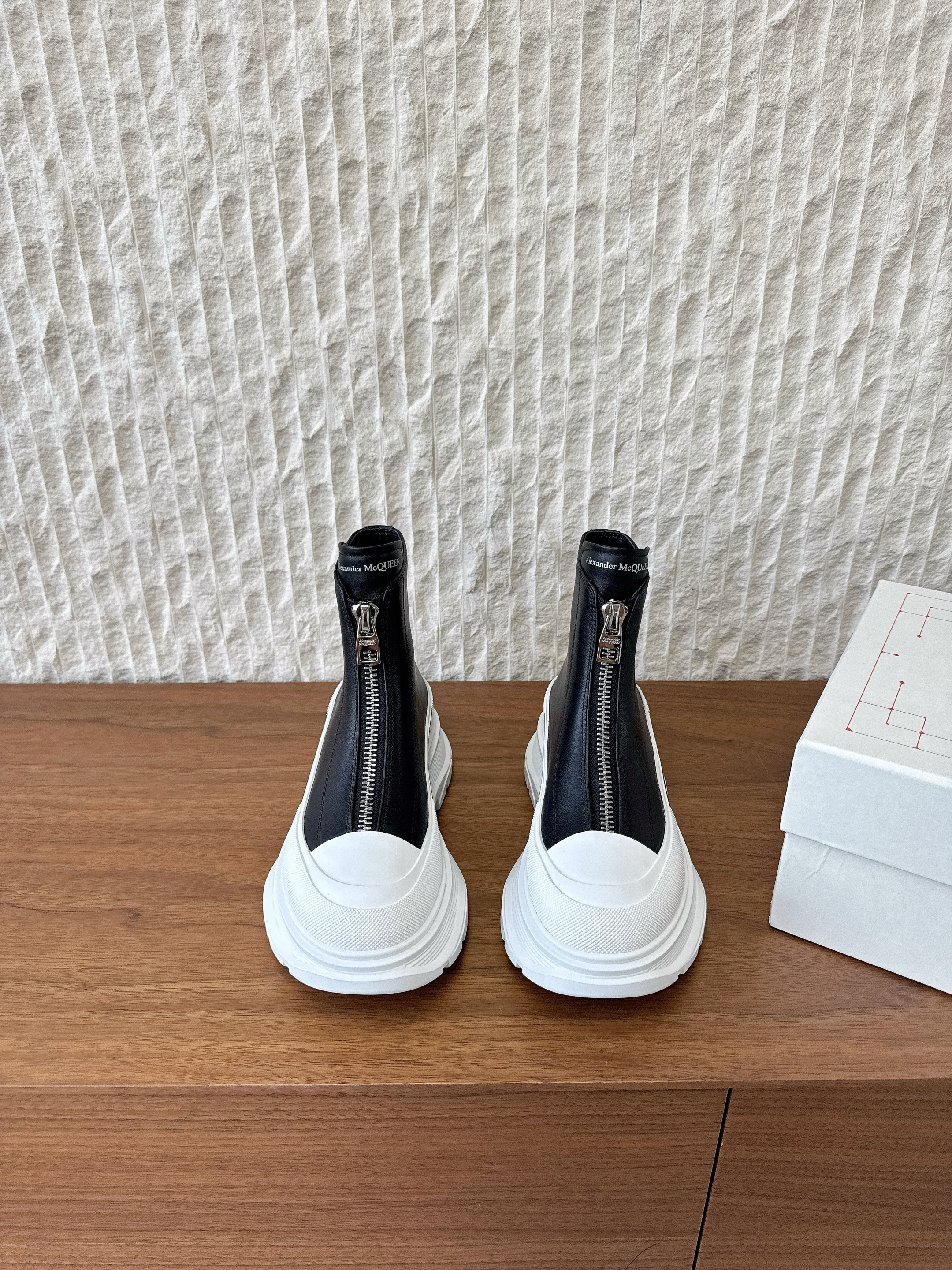 Alexander McQueen 2025 Fall Winter  New Arrival Tread Sli Zipper Boots Ankle Boots