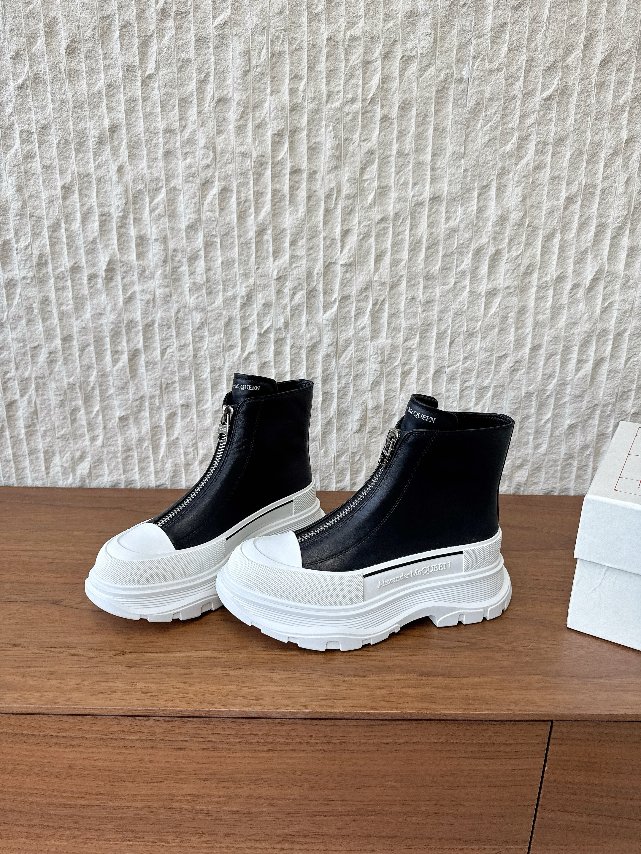 Alexander McQueen 2025 Fall Winter  New Arrival Tread Sli Zipper Boots Ankle Boots