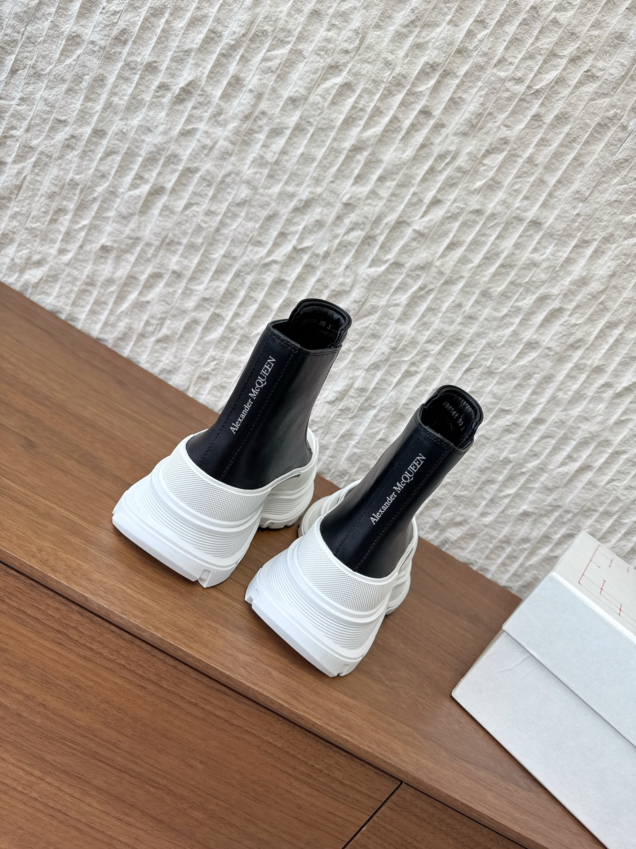 Alexander McQueen 2025 Fall Winter  New Arrival Tread Sli Zipper Boots Ankle Boots