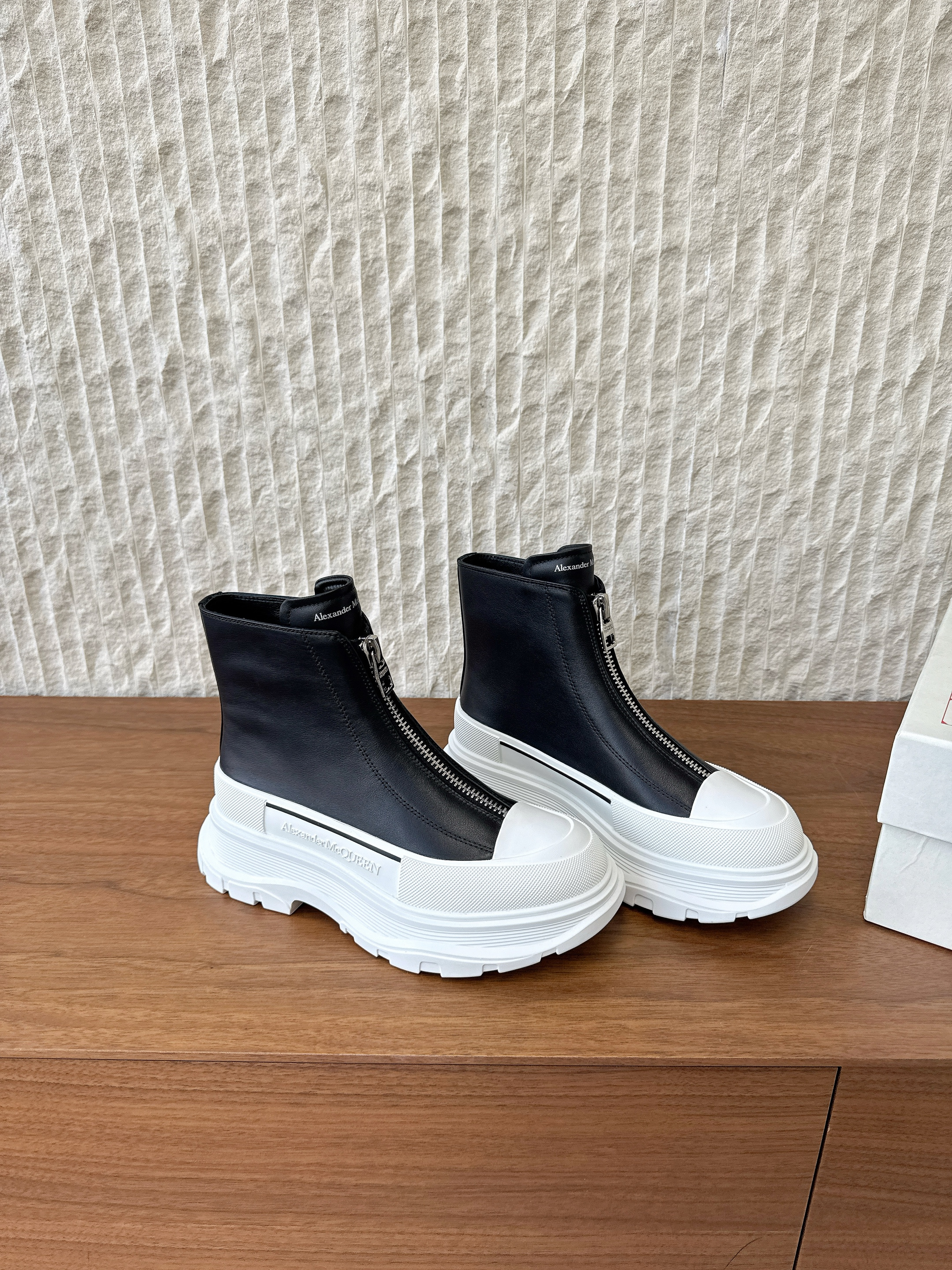 Alexander McQueen 2025 Fall Winter  New Arrival Tread Sli Zipper Boots Ankle Boots