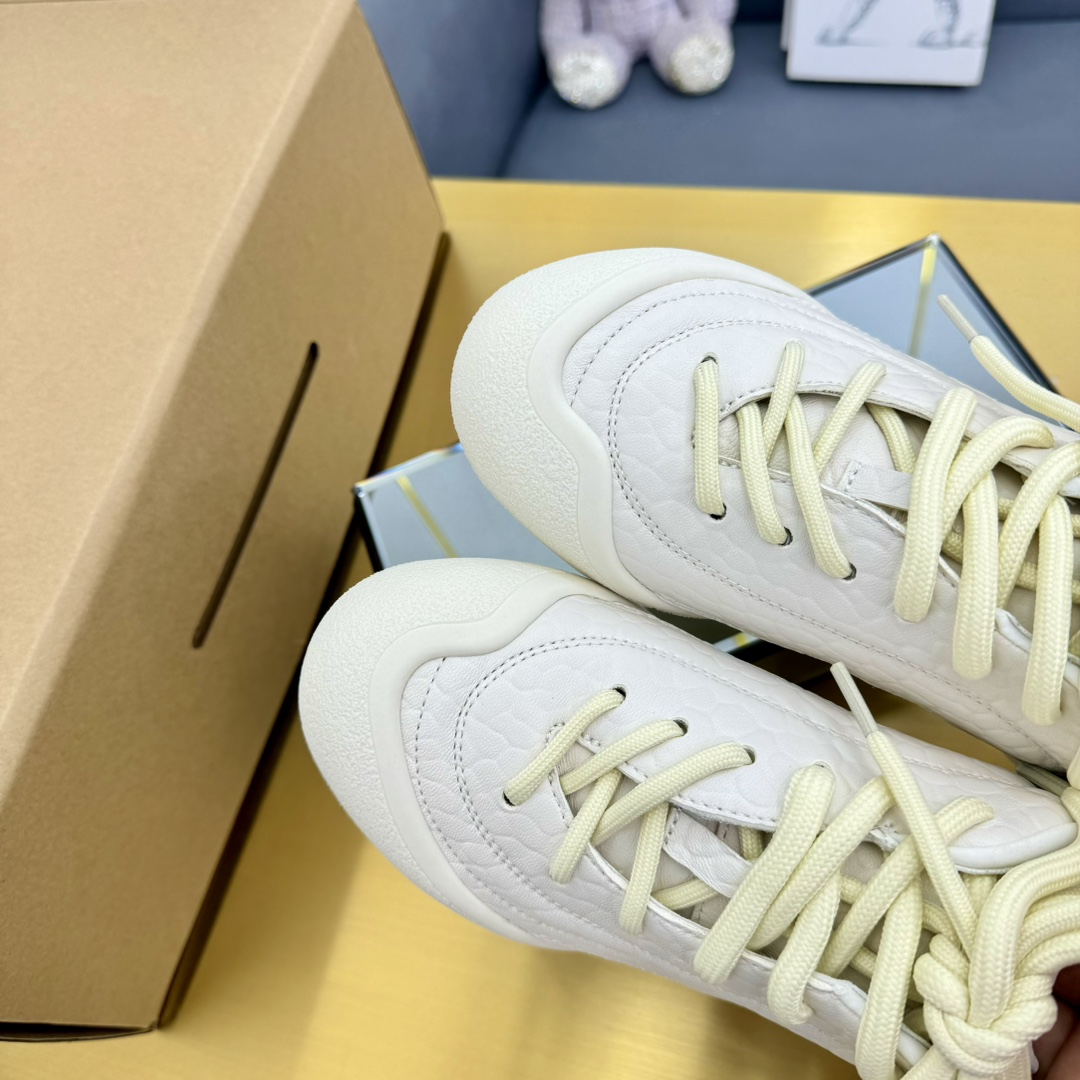 Alexander McQueen Fall/Winter Newest Flexion Collection Retro Casual Sneakers