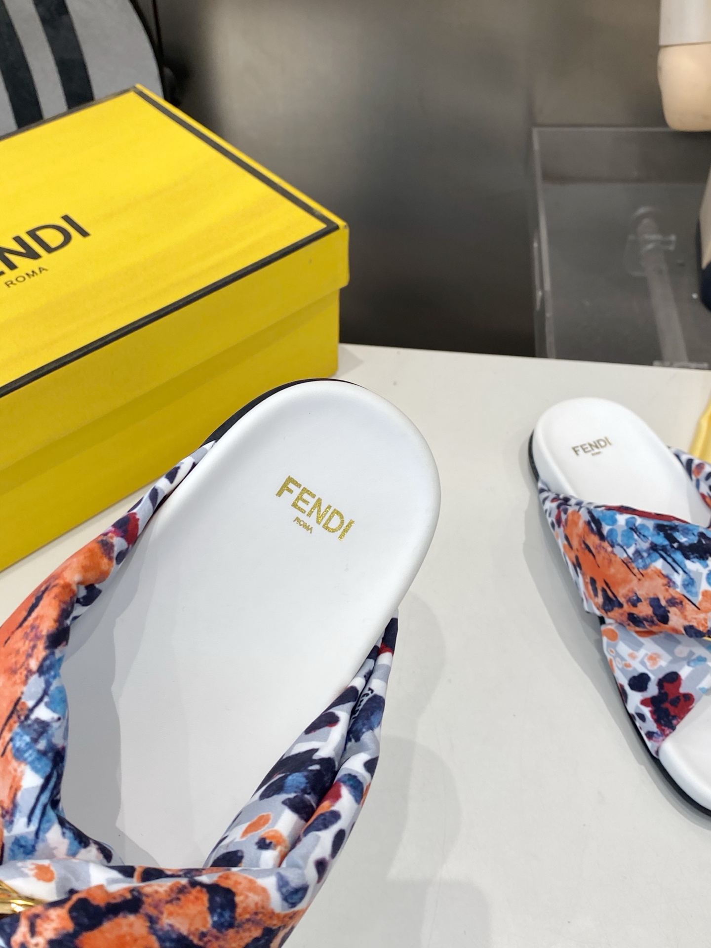 Fendi 2026 Summer Classic Buckle-Adorned Slippers