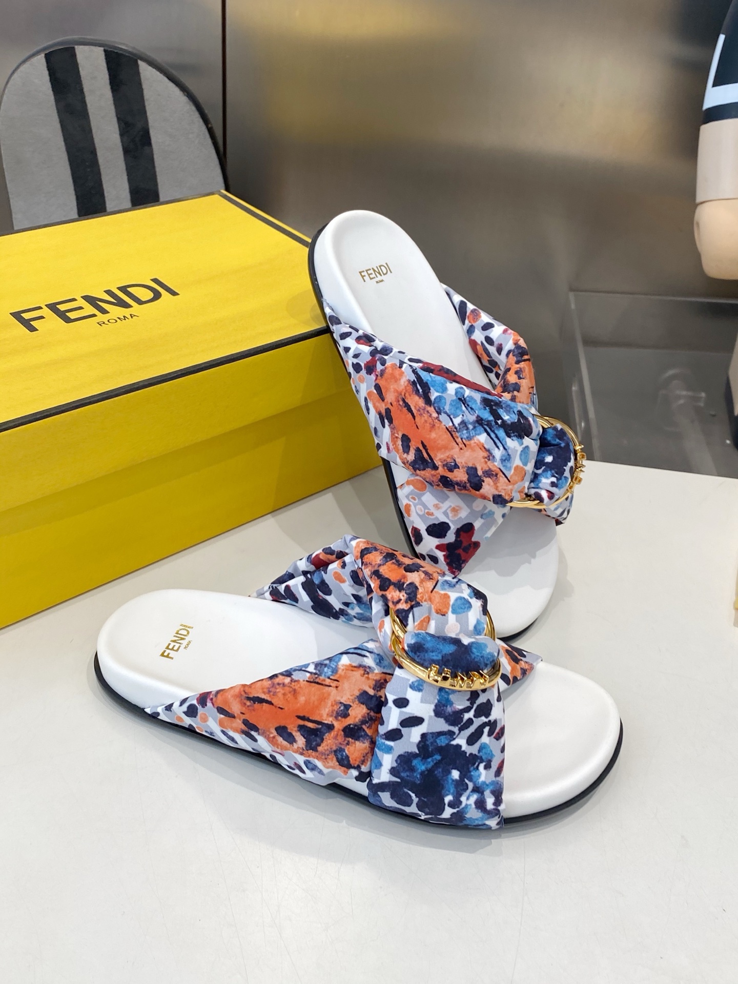 Fendi 2026 Summer Classic Buckle-Adorned Slippers