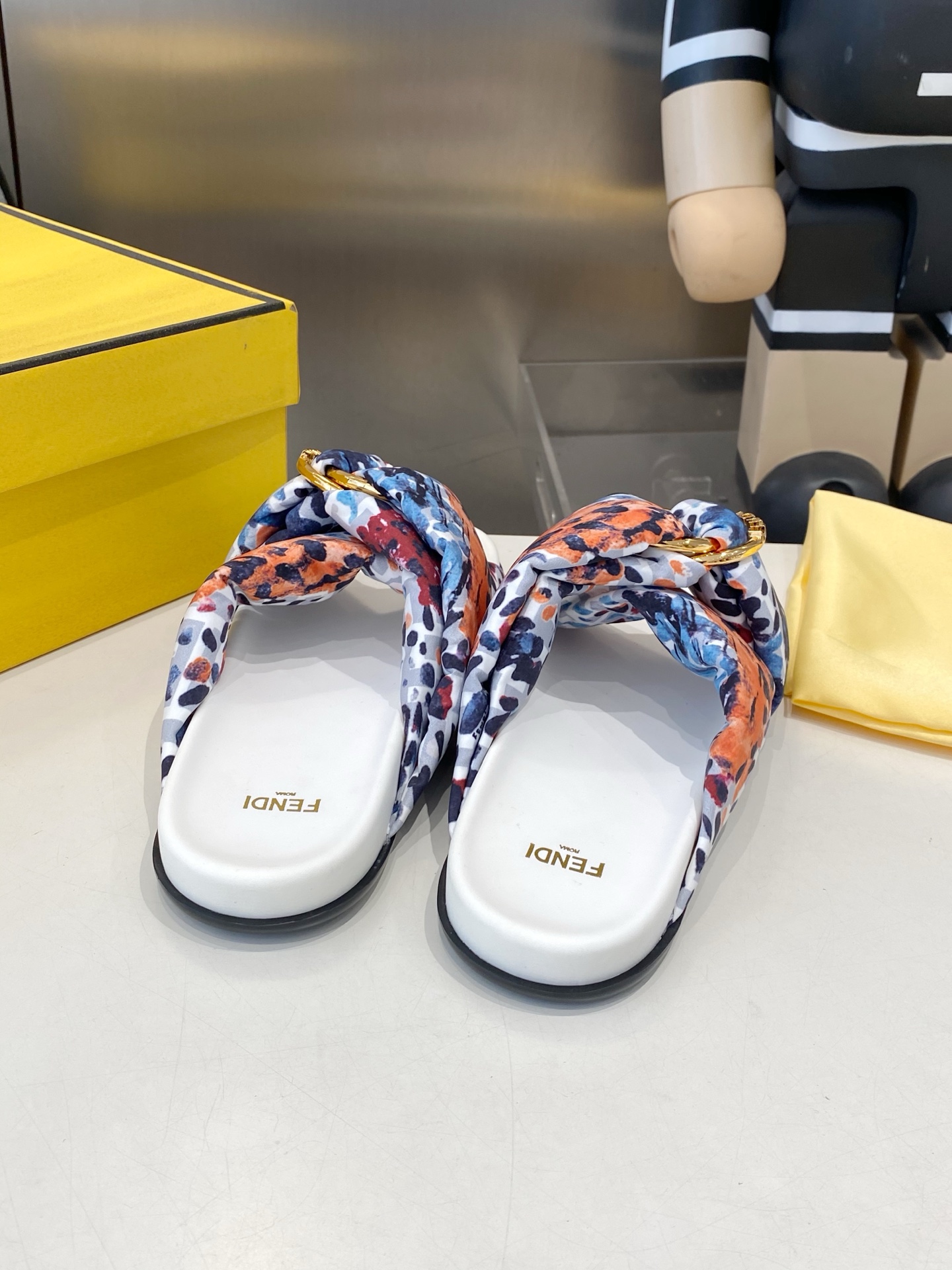 Fendi 2026 Summer Classic Buckle-Adorned Slippers
