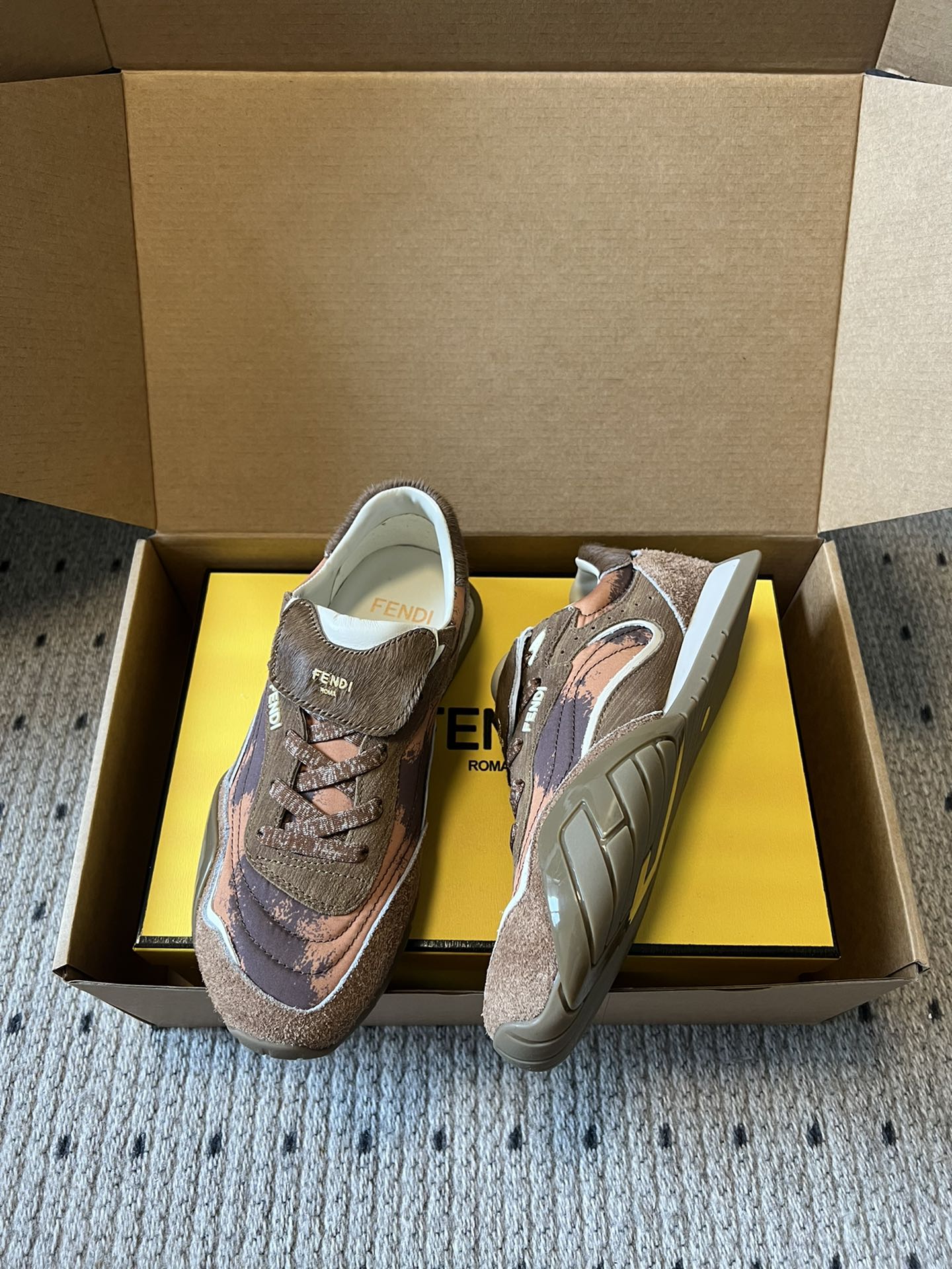 Fendi Retro-Style Round-Toe Mixed-Color Flat Casual Sneakers